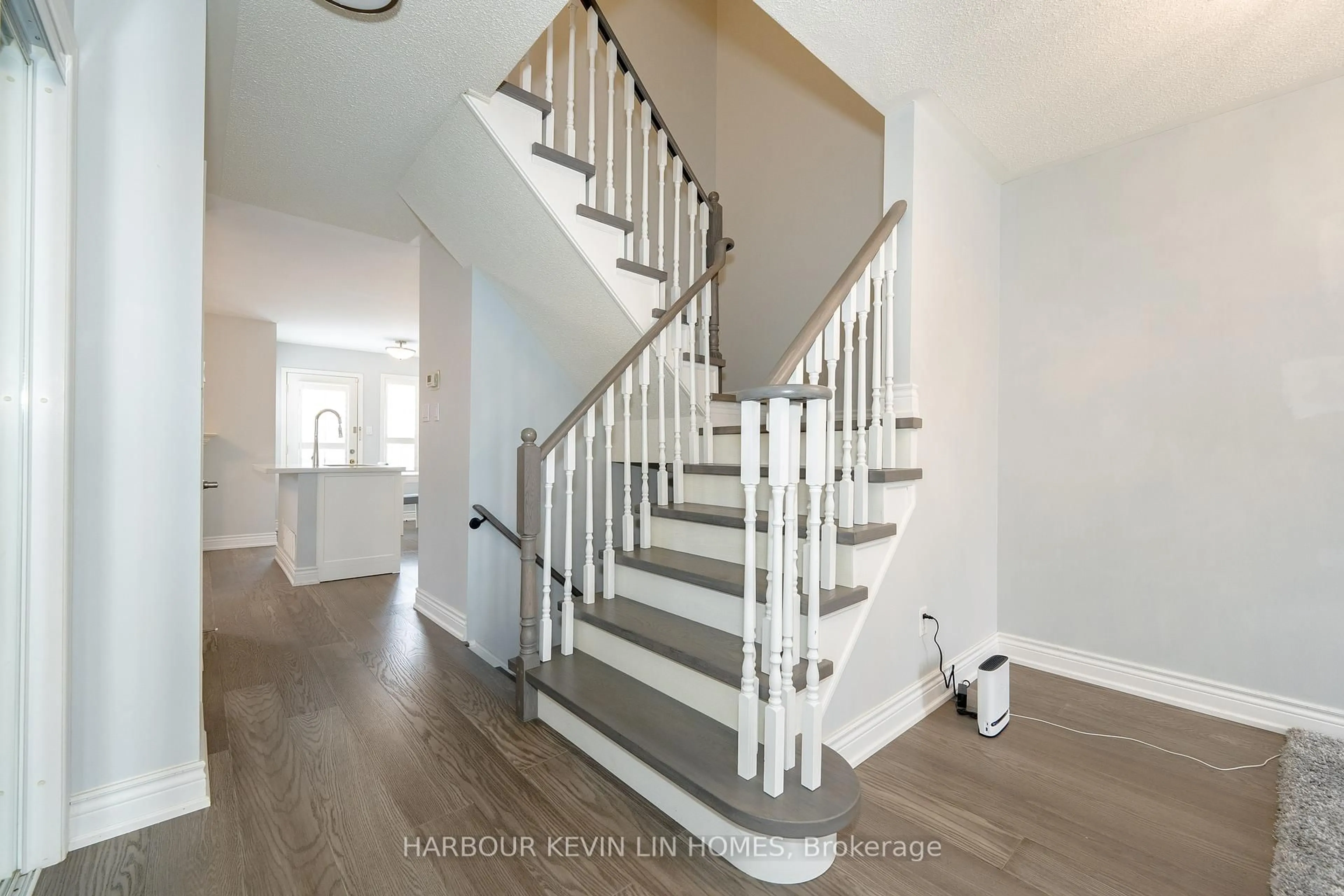 Stairs for 84 Grasslands Ave, Richmond Hill Ontario L4B 4K5
