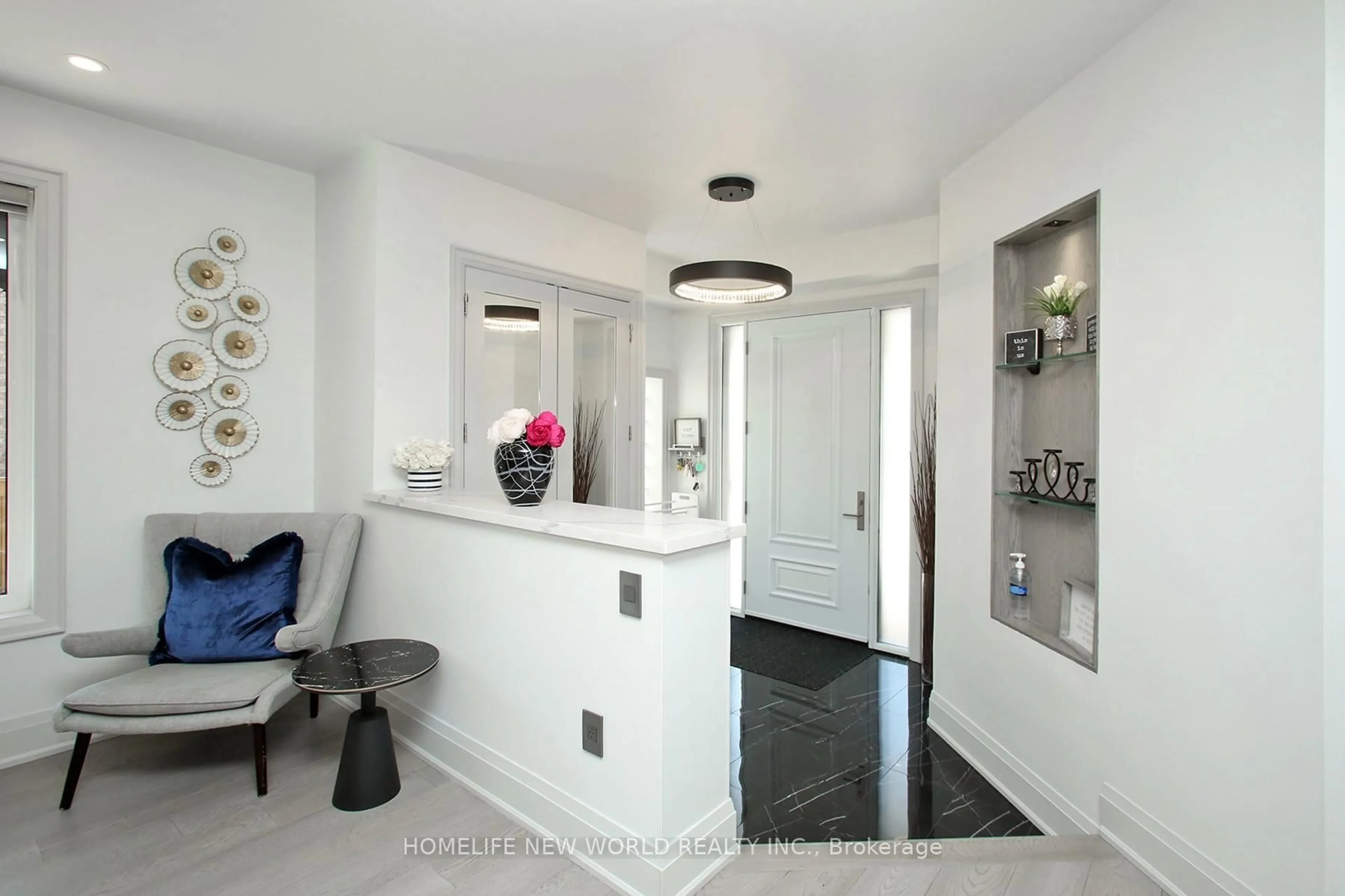 Indoor entryway for 150 Colesbrook Rd, Richmond Hill Ontario L4S 2G4