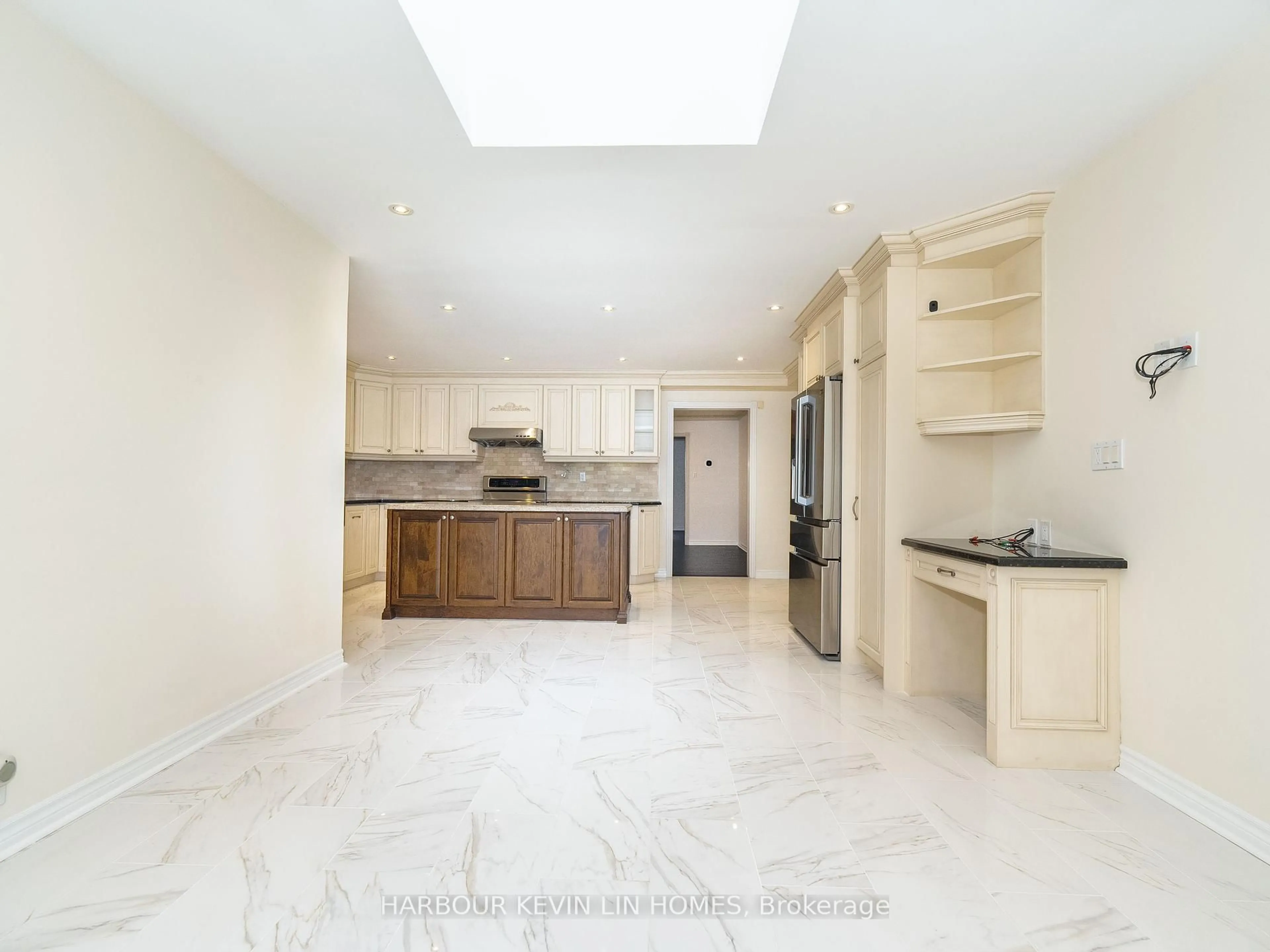 Contemporary kitchen, ceramic/tile floor for 39 Montclair Rd, Richmond Hill Ontario L4B 2T9