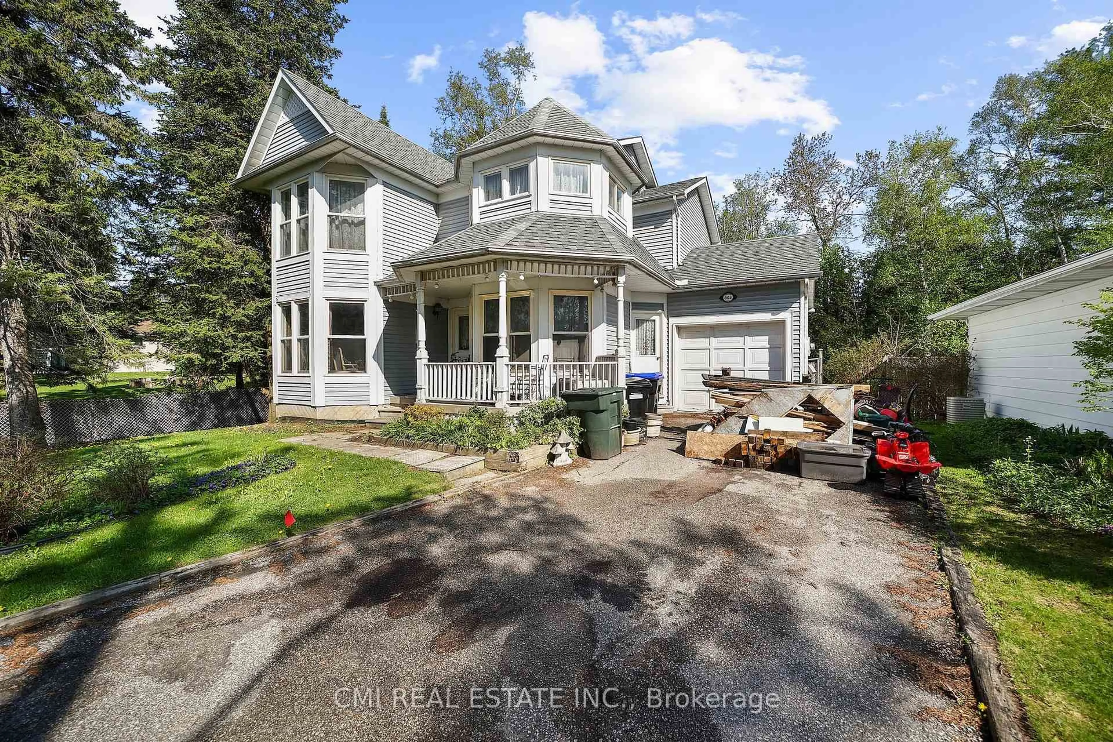 A pic from outside/outdoor area/front of a property/back of a property/a pic from drone, street for 864 Lebanon Dr, Innisfil Ontario L9S 2C4