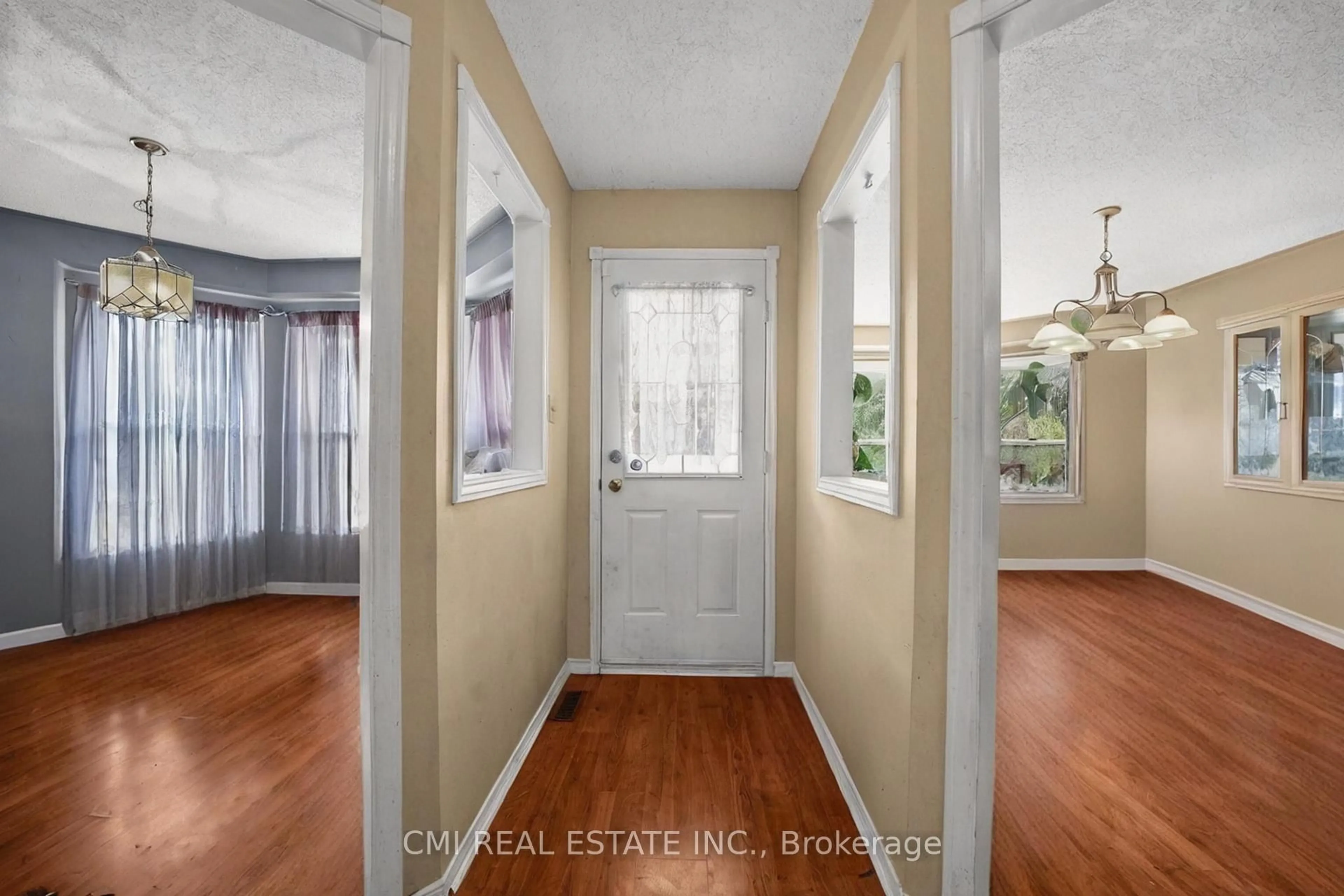 Indoor entryway for 864 Lebanon Dr, Innisfil Ontario L9S 2C4