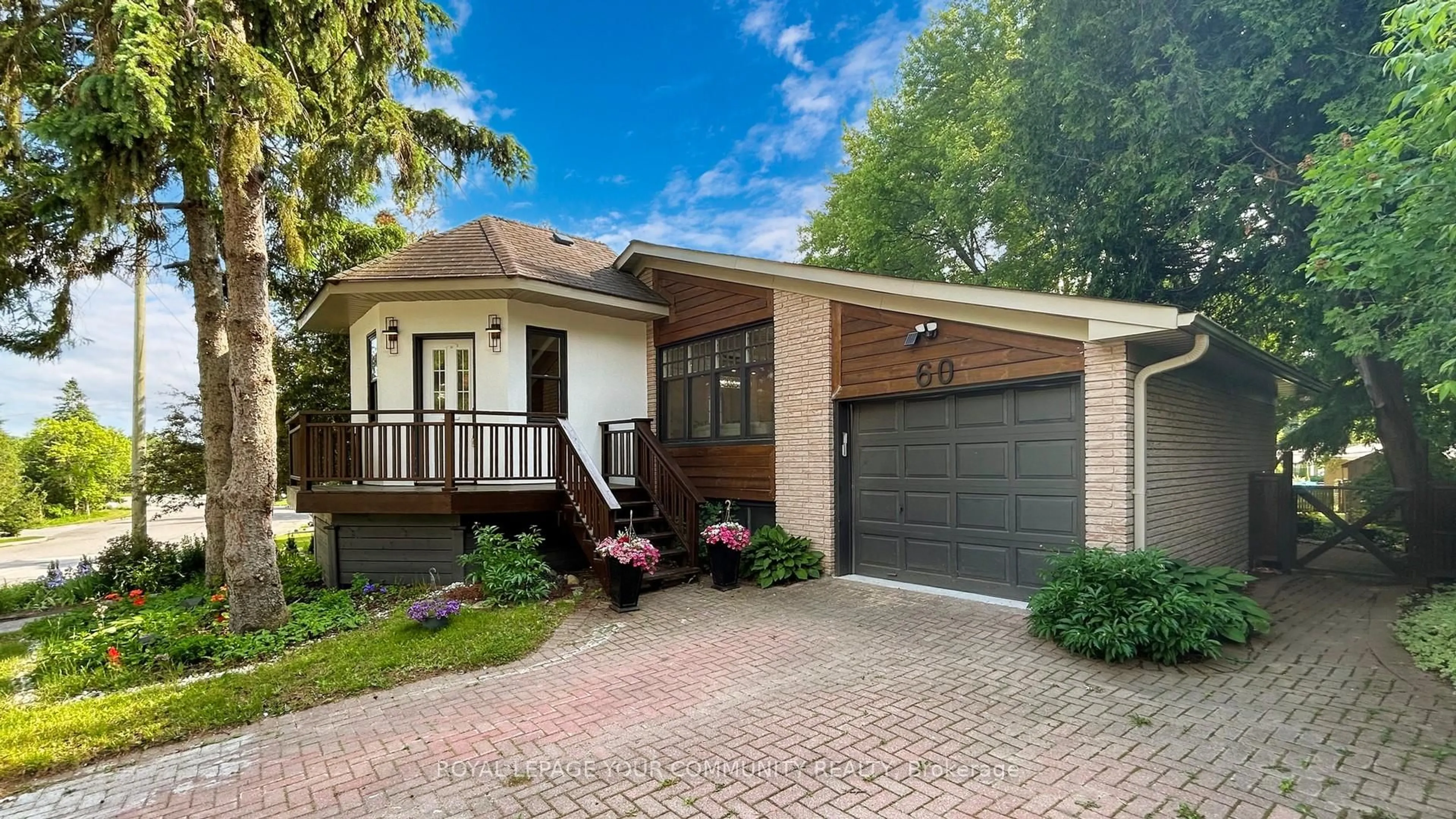 Home with brick exterior material, street for 60 Hillview Dr, Newmarket Ontario L3Y 4H9