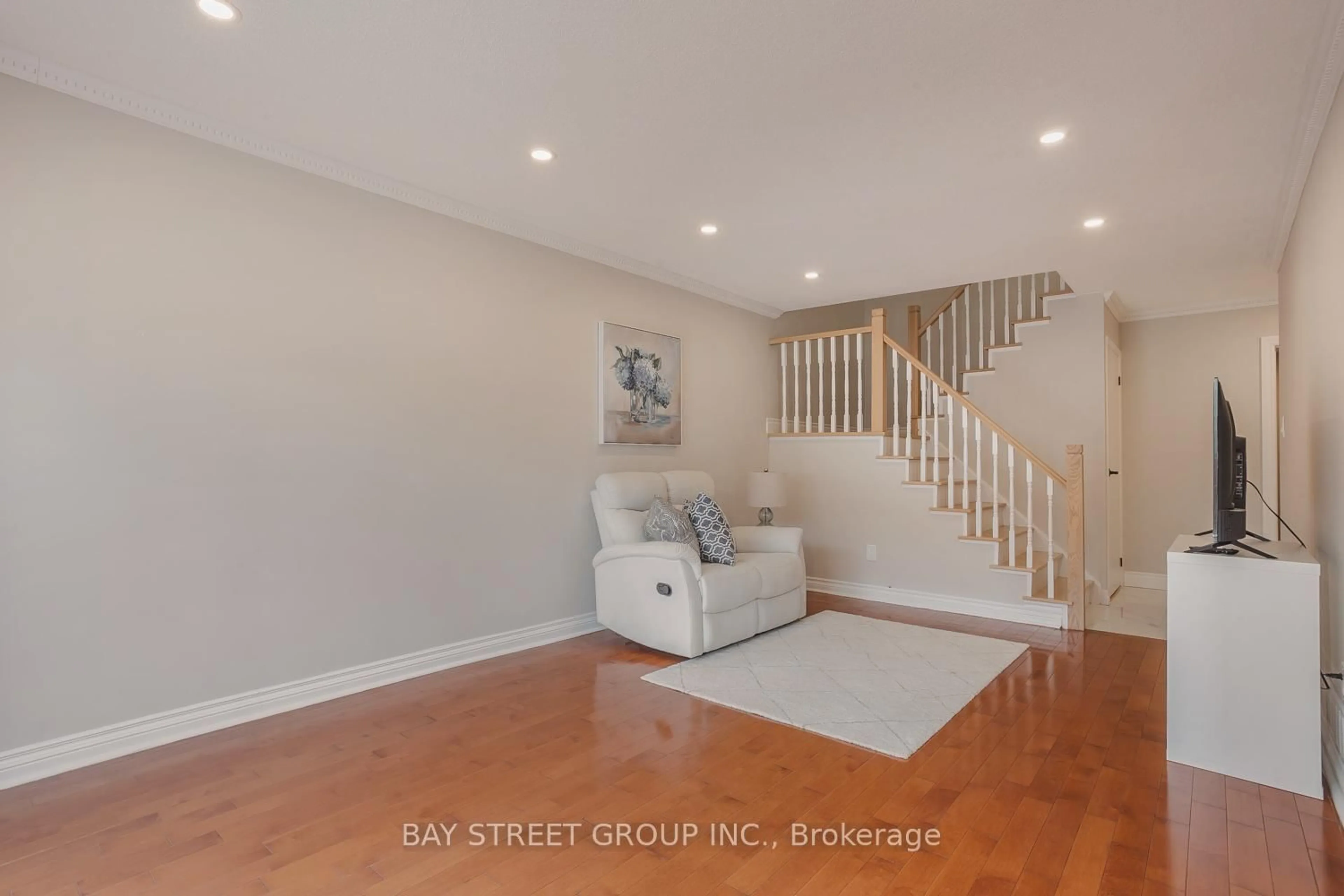Unknown for 3 Upton Cres, Markham Ontario L3R 3T3