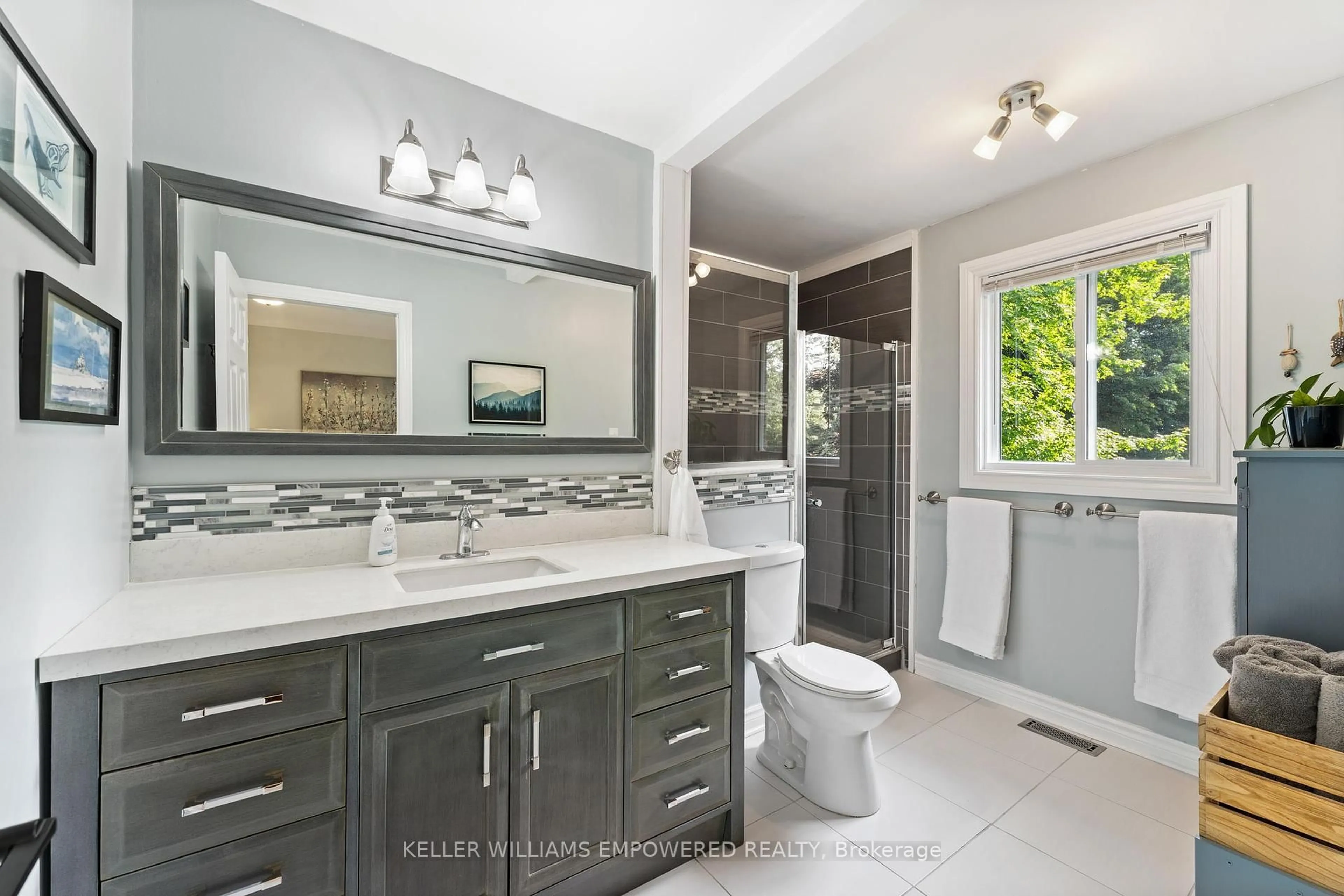Contemporary bathroom, ceramic/tile floor for 61 Gilbank Dr, Aurora Ontario L4G 6H9