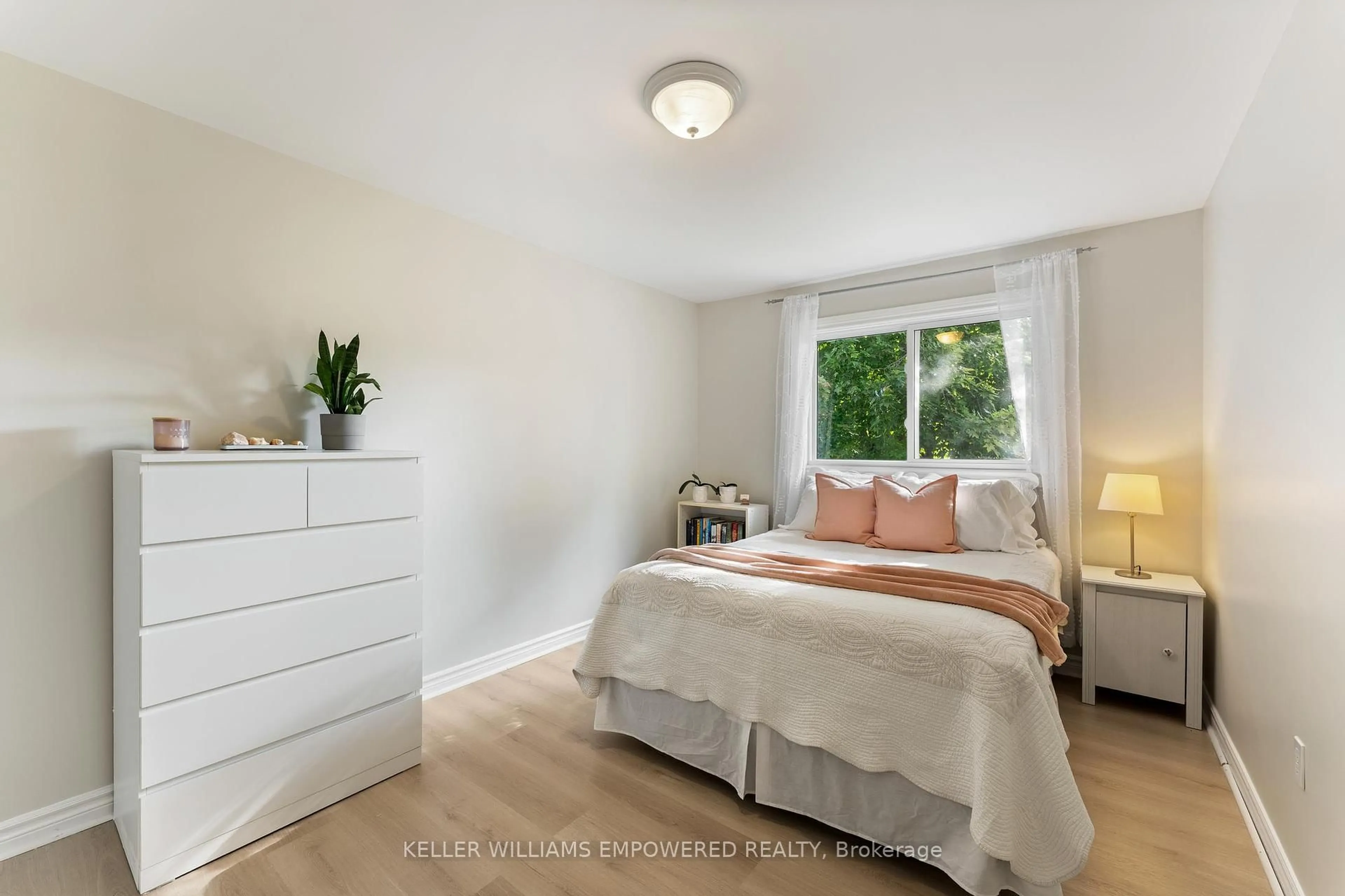 Bedroom with bed, wood/laminate floor for 61 Gilbank Dr, Aurora Ontario L4G 6H9
