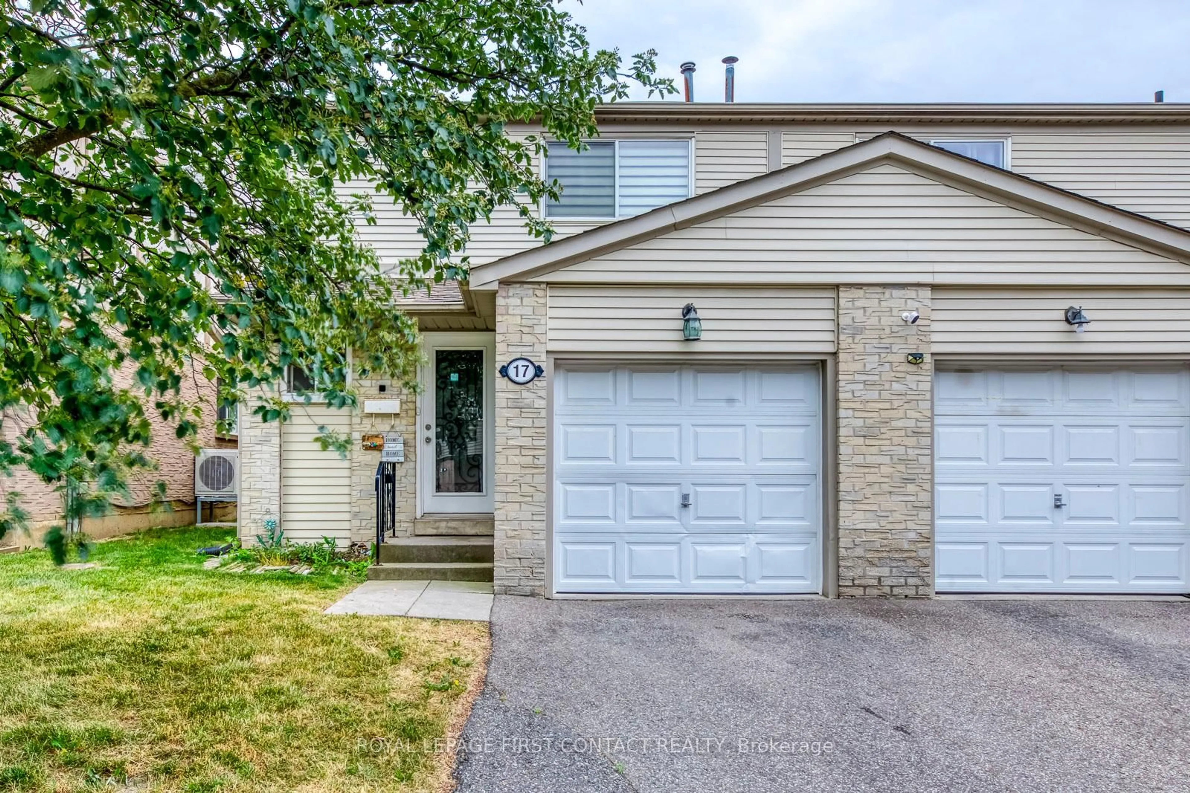 Home with vinyl exterior material, street for 17 New Port Way, Markham Ontario L3T 5G3