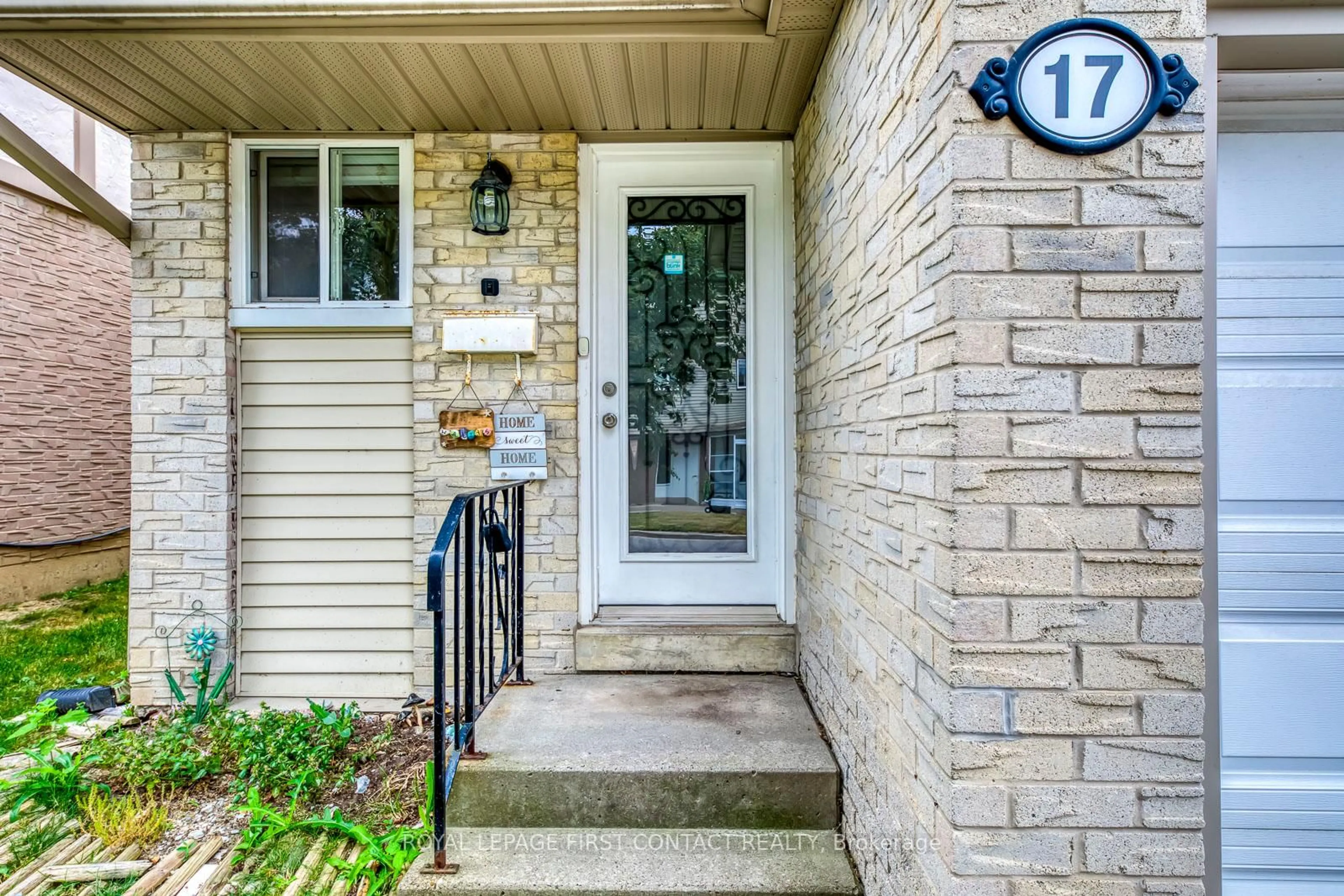 Indoor entryway for 17 New Port Way, Markham Ontario L3T 5G3
