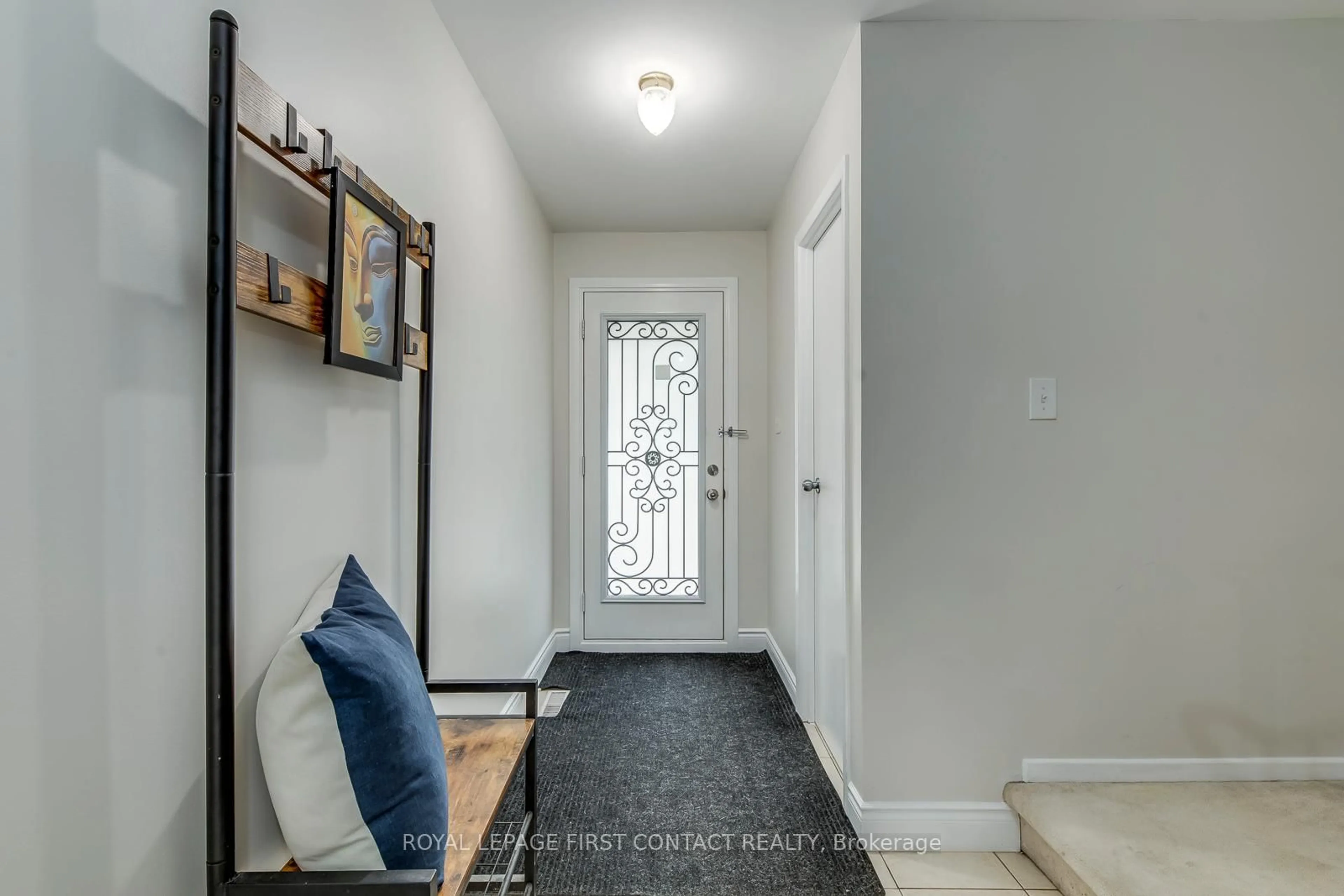 Indoor entryway for 17 New Port Way, Markham Ontario L3T 5G3