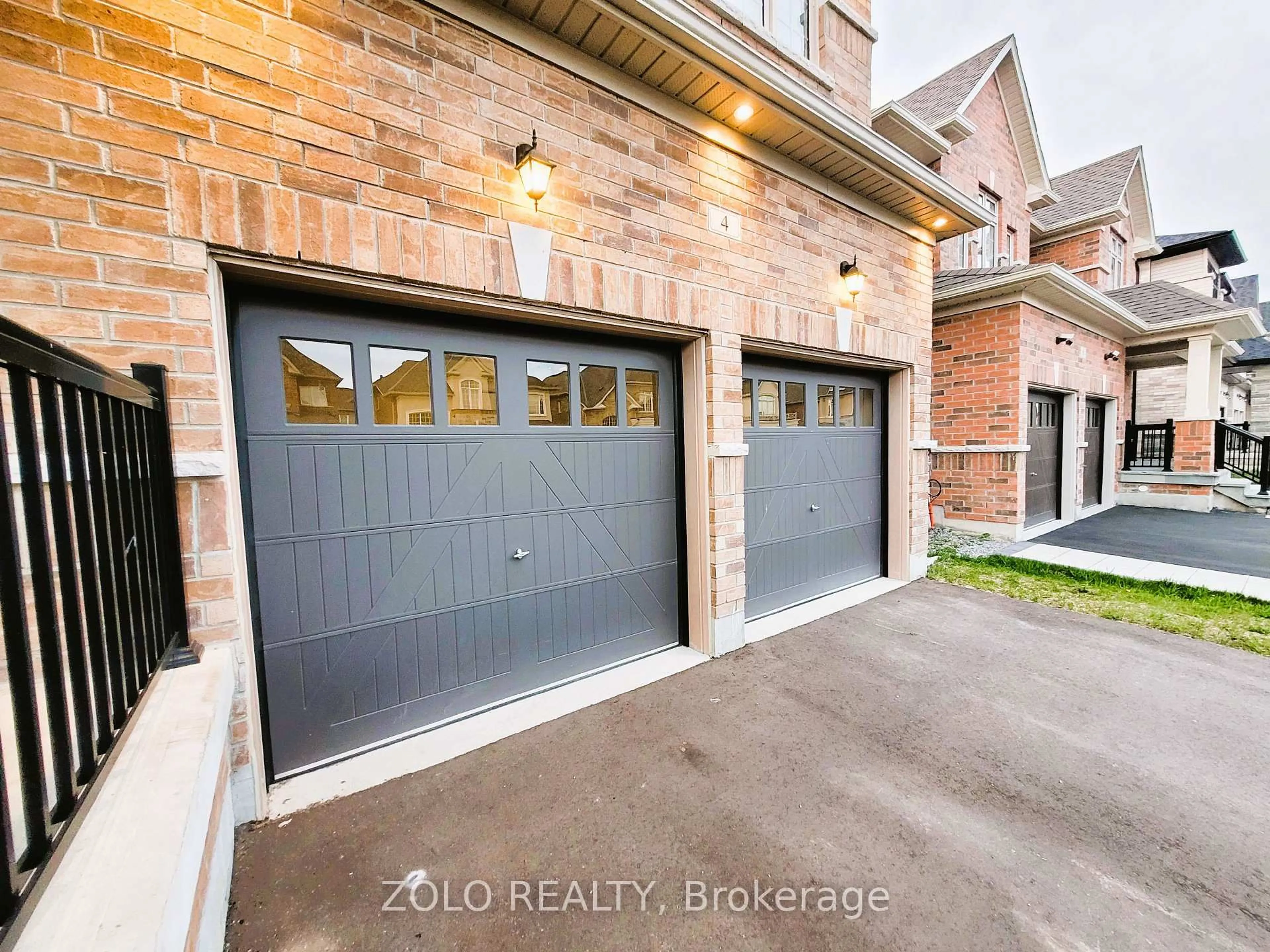 Indoor entryway for 4 Bruce Welch Ave, Georgina Ontario L4P 0J1