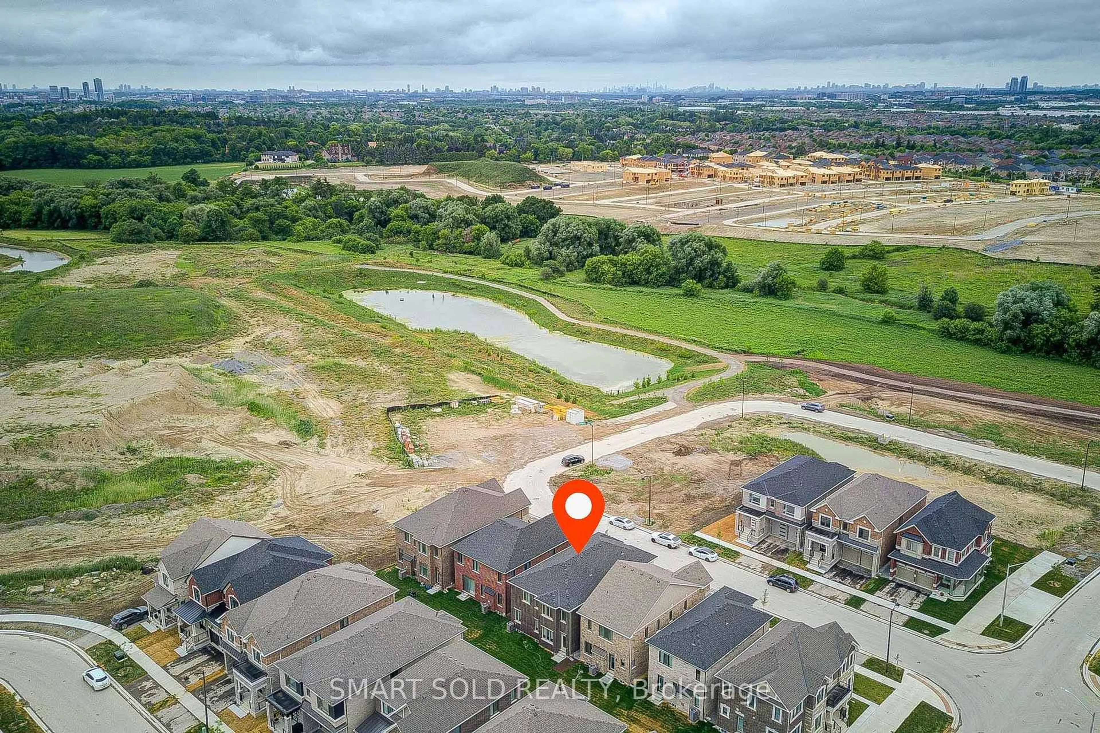 A pic from outside/outdoor area/front of a property/back of a property/a pic from drone, water/lake/river/ocean view for 40 Misthollow Cres, Markham Ontario L6C 3M5