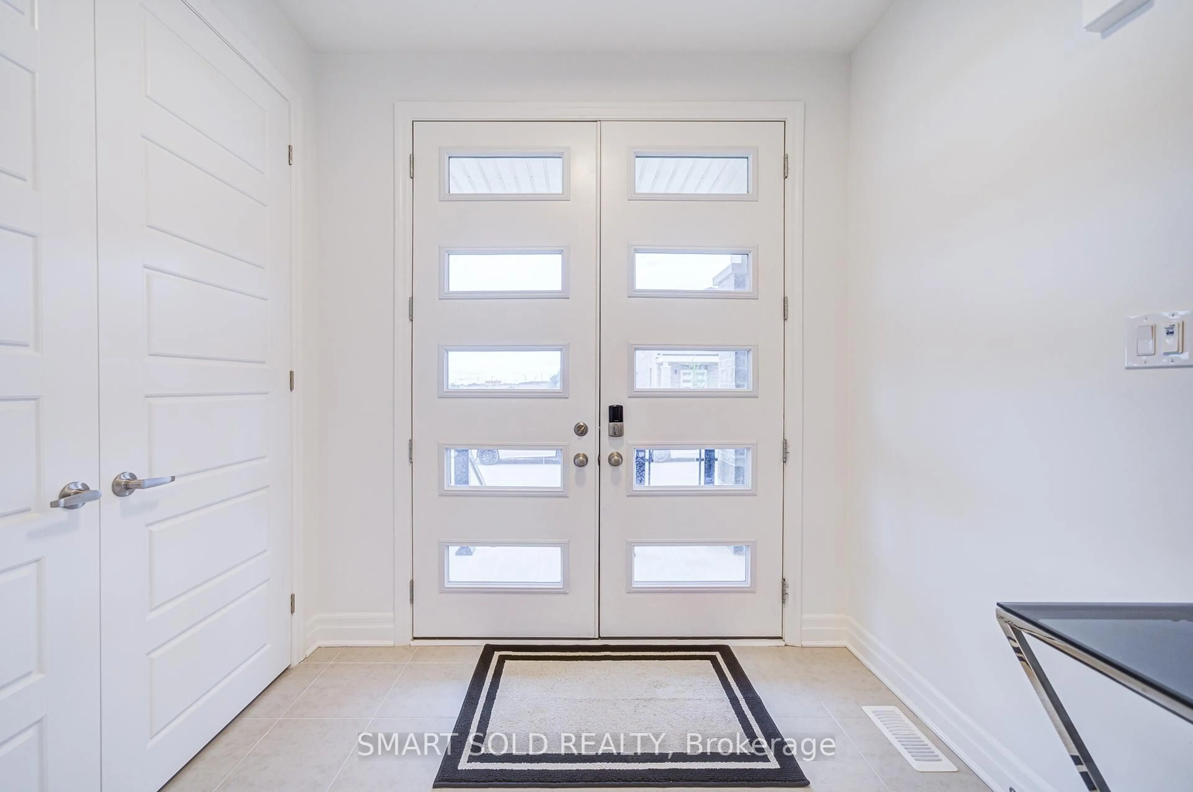 Indoor entryway for 40 Misthollow Cres, Markham Ontario L6C 3M5