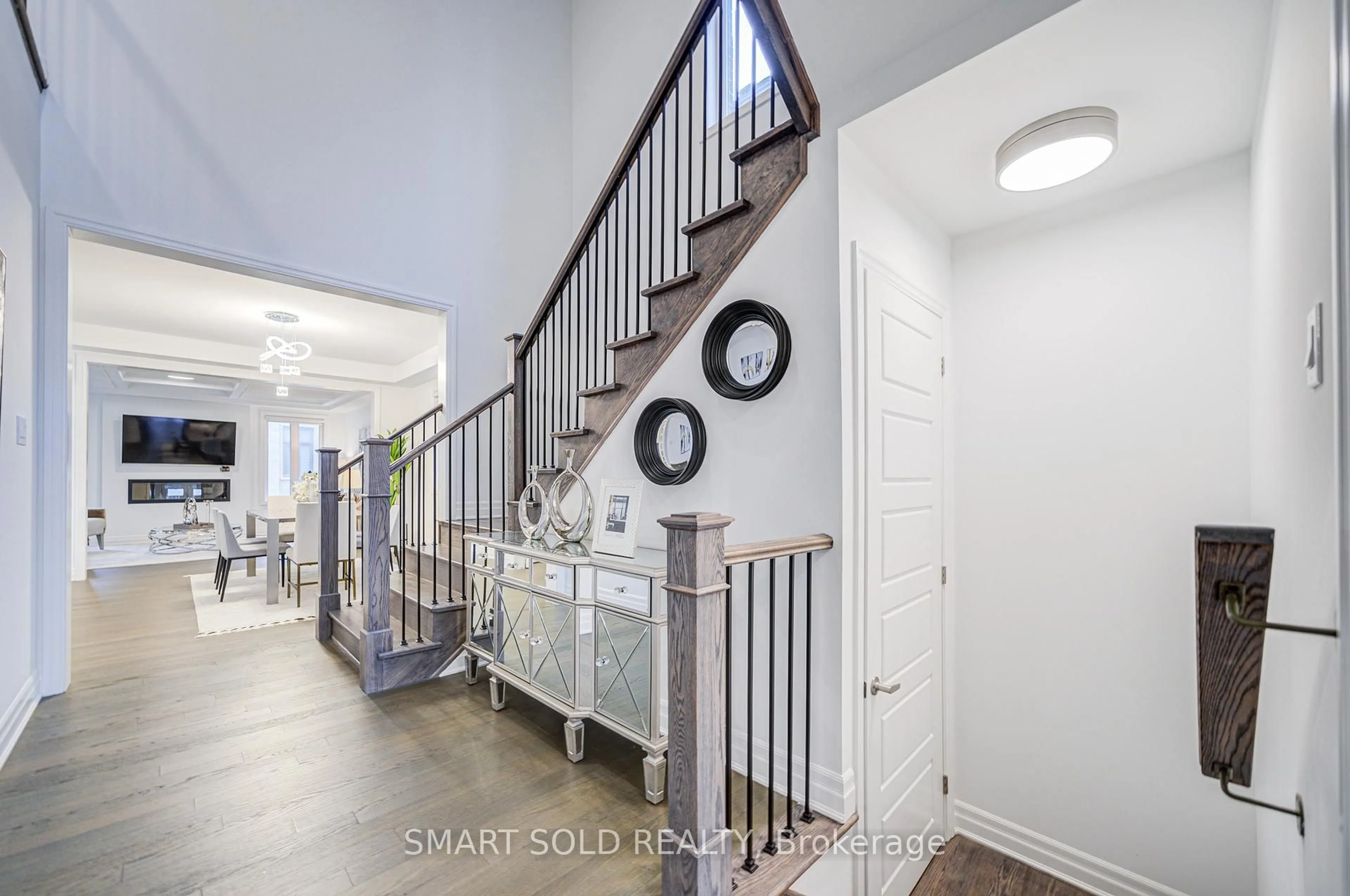 Indoor entryway for 40 Misthollow Cres, Markham Ontario L6C 3M5