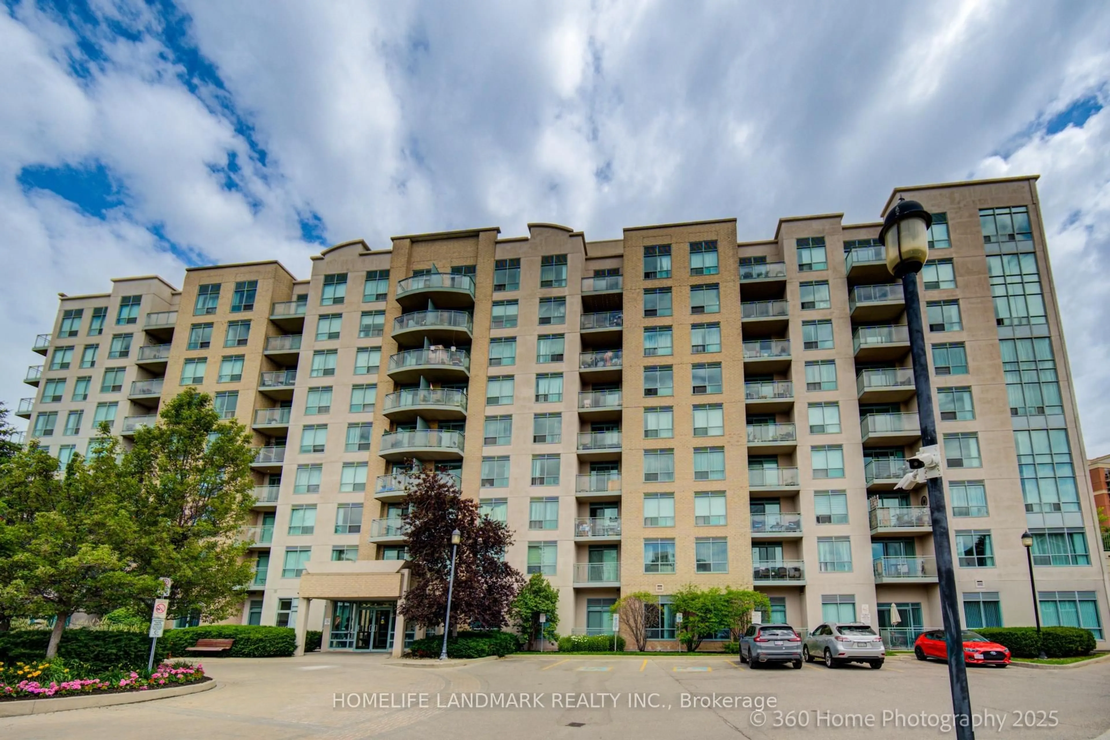 A pic from outside/outdoor area/front of a property/back of a property/a pic from drone, building for 51 Baffin Crt #817, Richmond Hill Ontario L4B 4P6