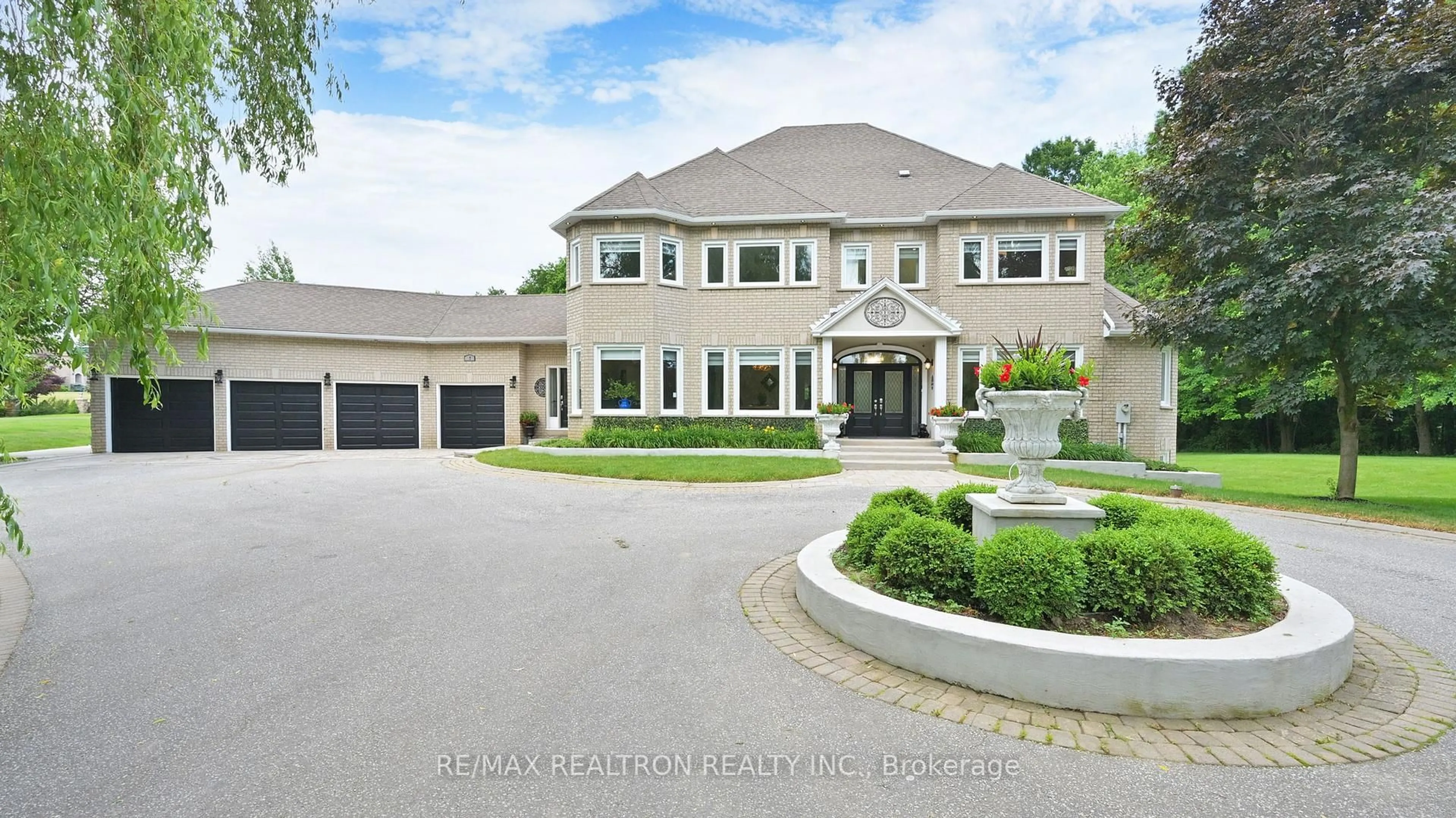 Unknown for 37 Offord Cres, Aurora Ontario L4G 0K5