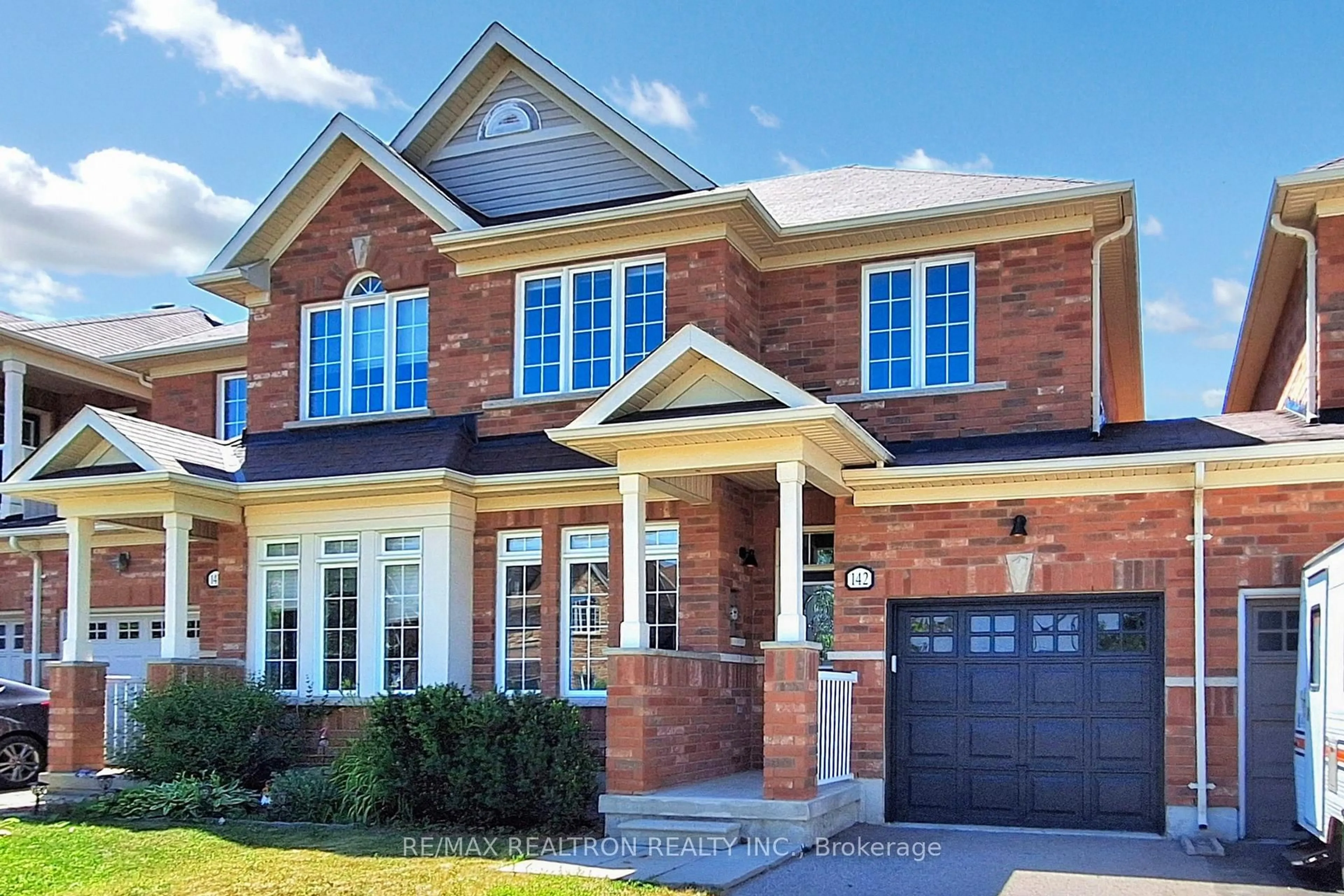 Home with brick exterior material, street for 142 Laurendale Ave, Georgina Ontario L4P 0C6
