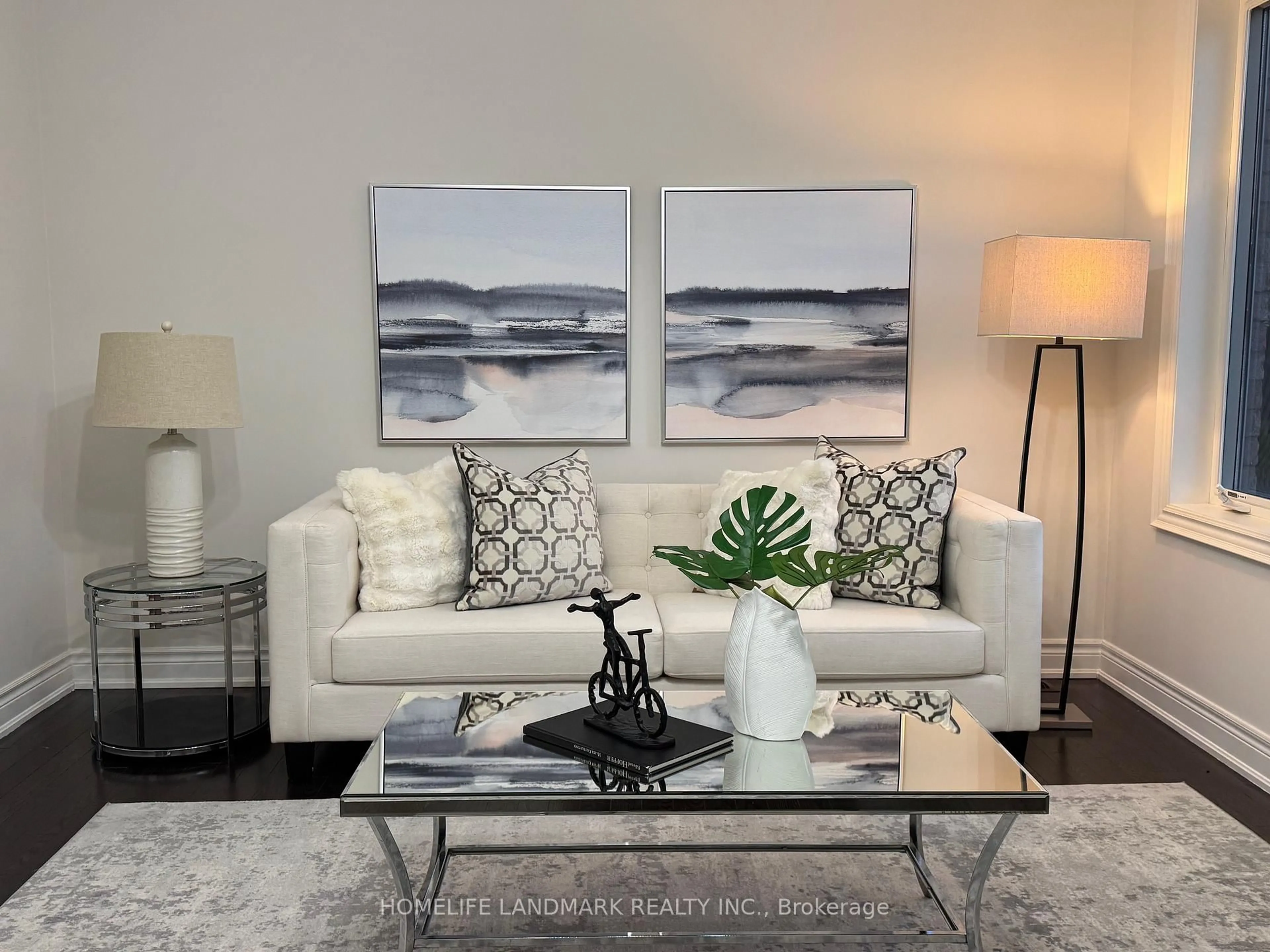 Living room with furniture, unknown for 16 Beechborough Cres, East Gwillimbury Ontario L9N 0P2