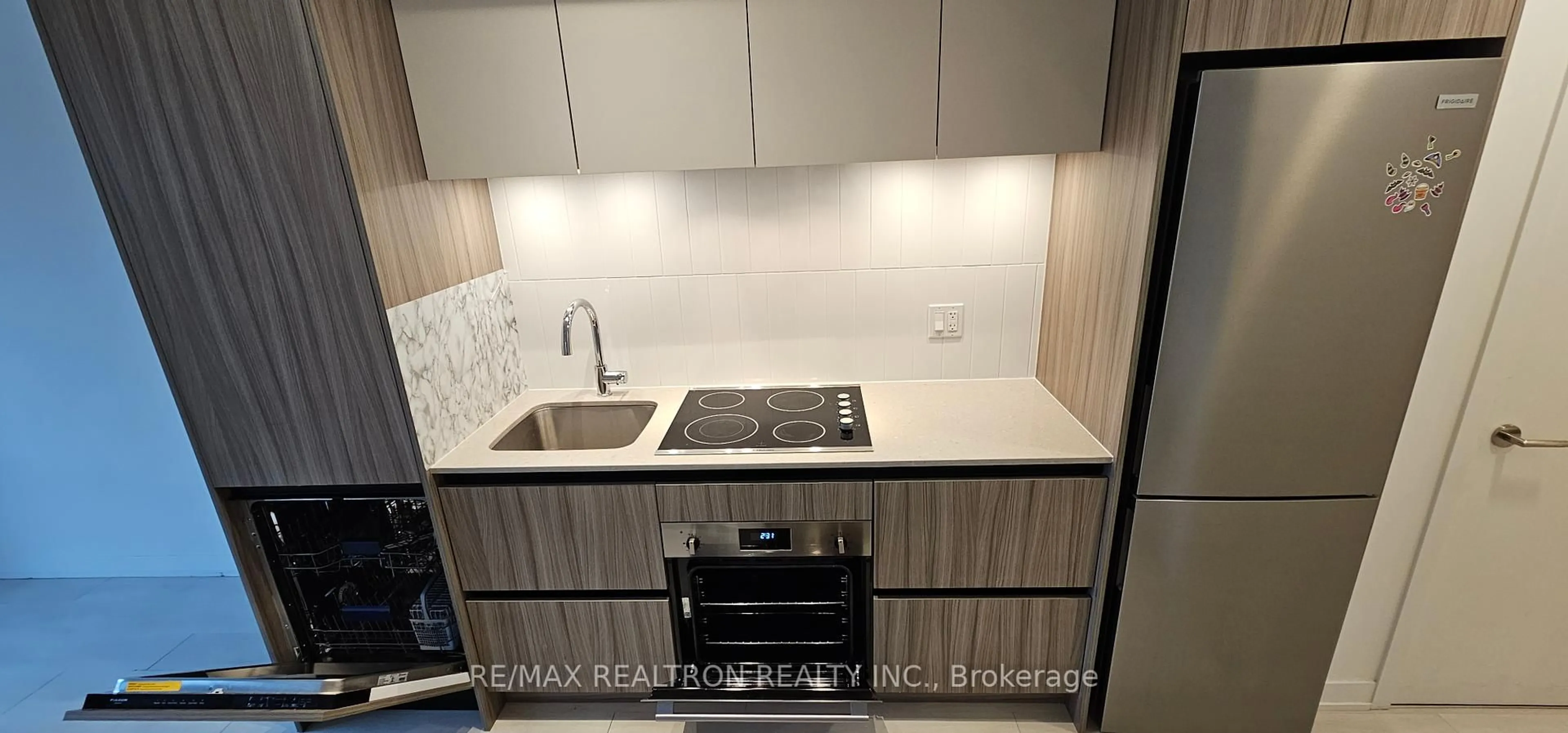 Standard kitchen, ceramic/tile floor for 7950 Bathurst St #432, Vaughan Ontario L4J 0L4