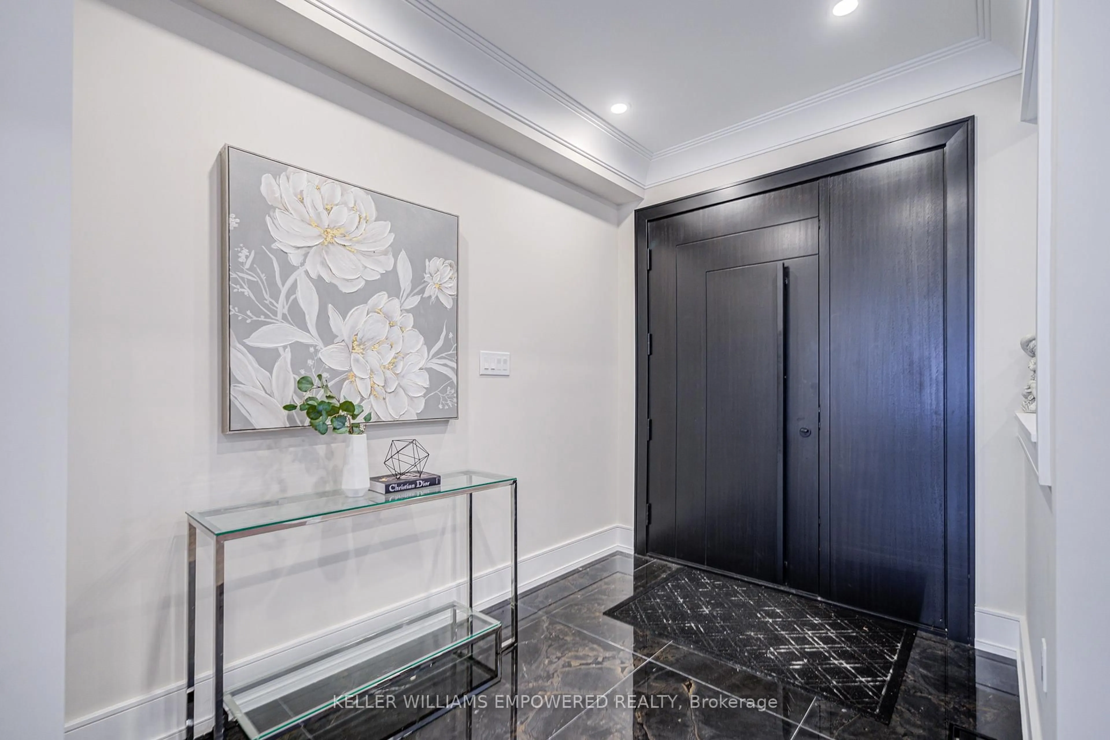 Indoor foyer for 230 Silver Maple Rd, Richmond Hill Ontario L4E 4Z3