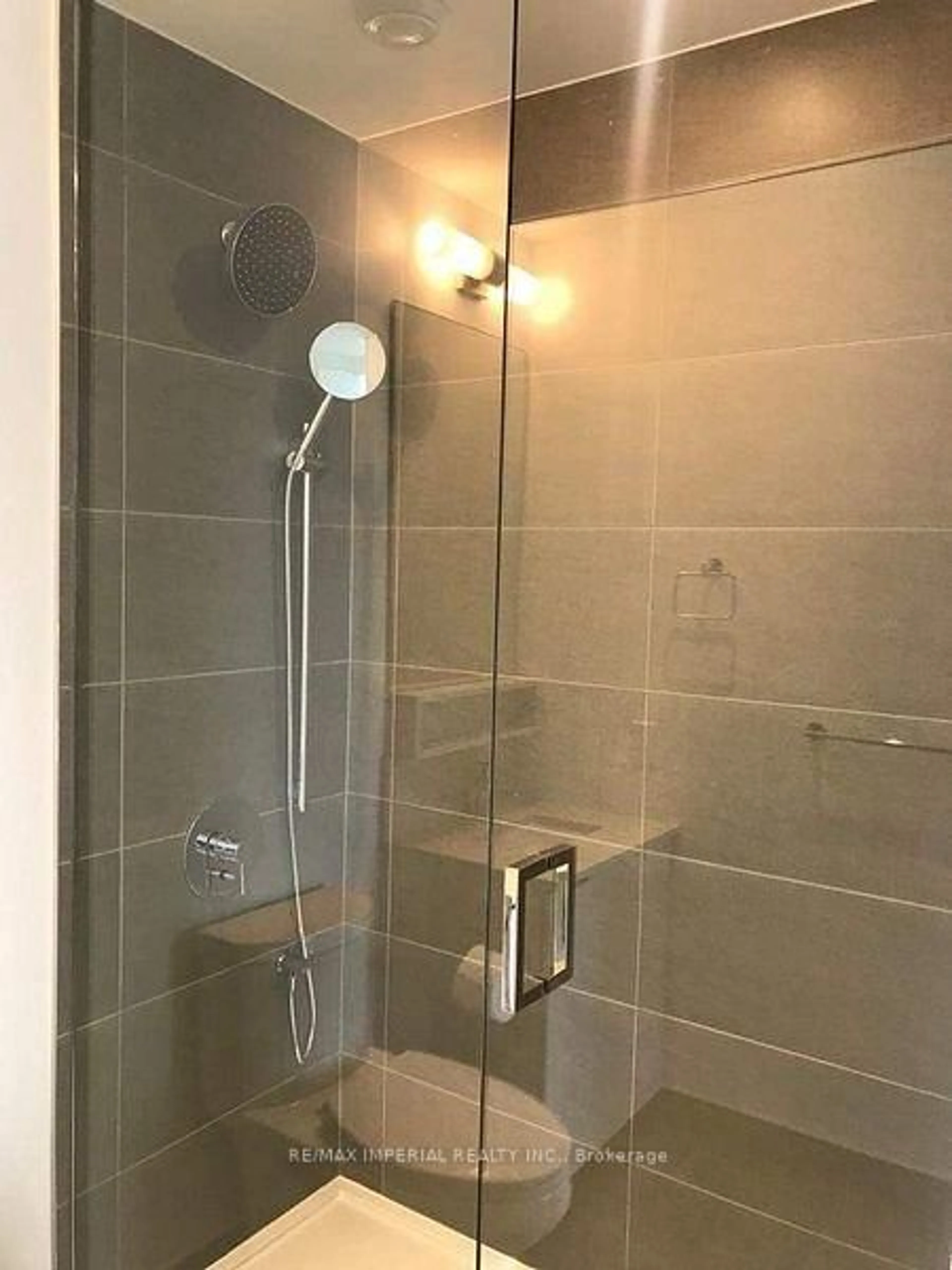 Contemporary bathroom, ceramic/tile floor for 5 Buttermill Ave #2603, Vaughan Ontario L4K 0J5