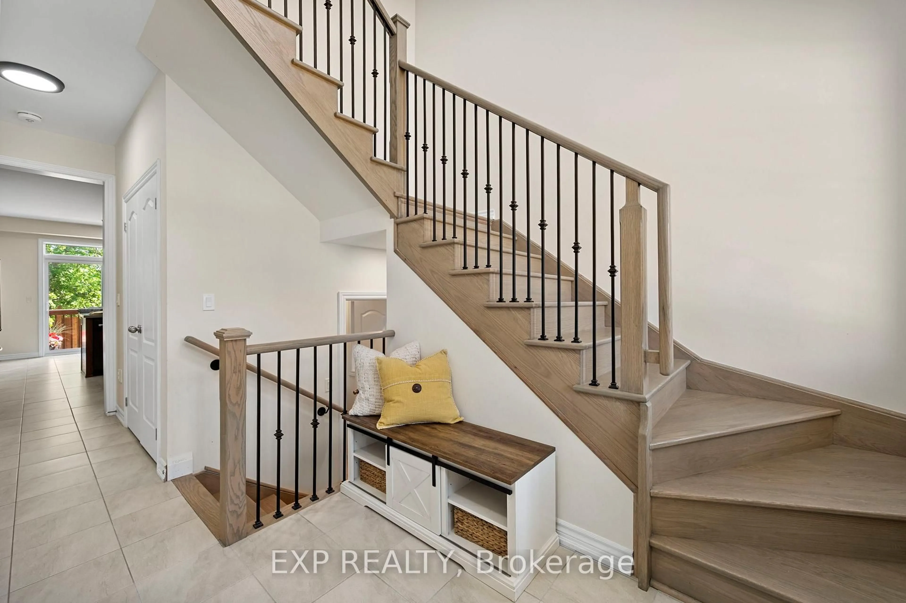 Stairs for 117 Cliff Thompson Crt, Georgina Ontario L0E 1R0