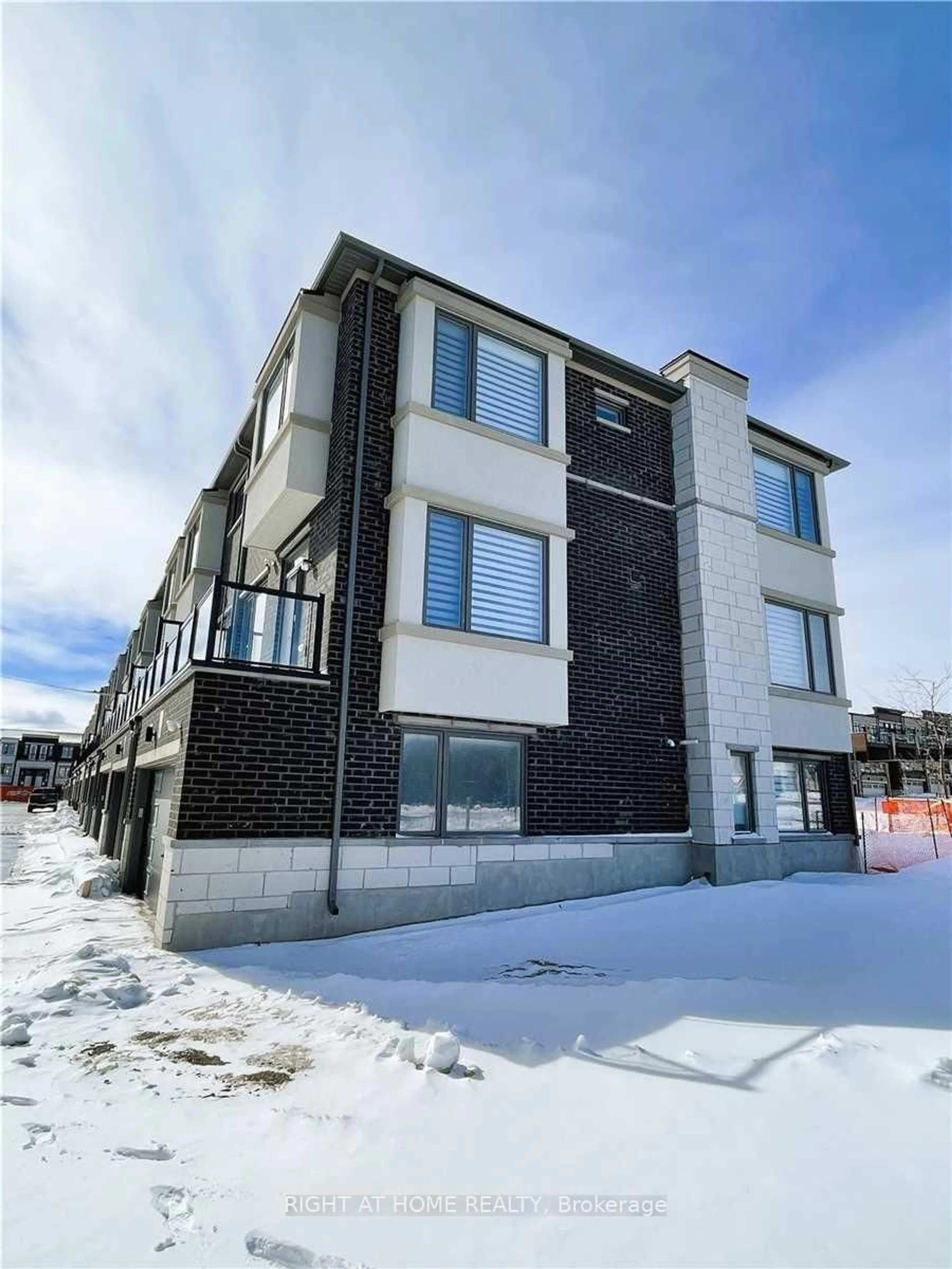 Home with brick exterior material, building for 125 Crimson Forest Dr, Vaughan Ontario L6A 5C4