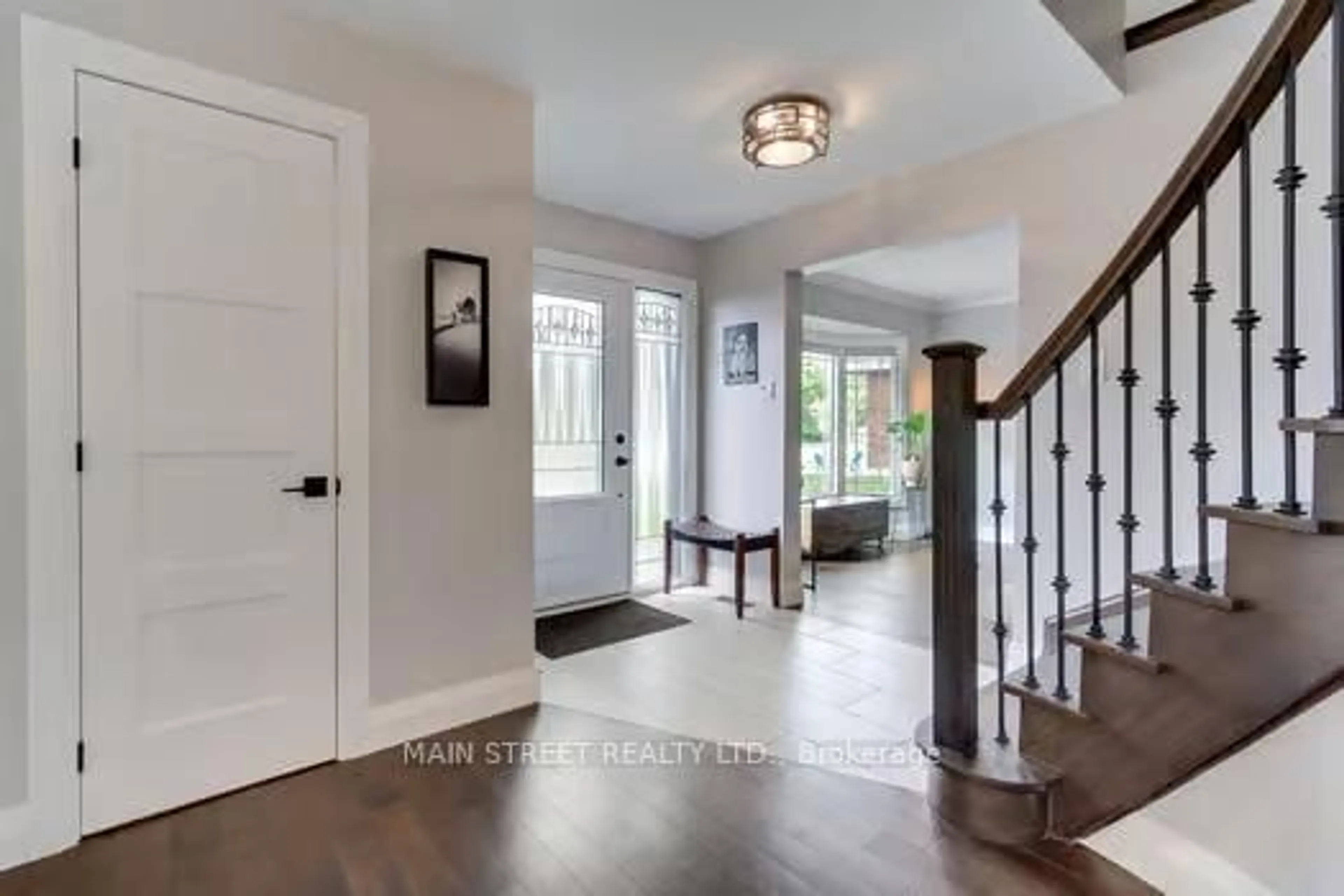 Indoor entryway for 52 Tribbling Cres, Aurora Ontario L4G 4W6