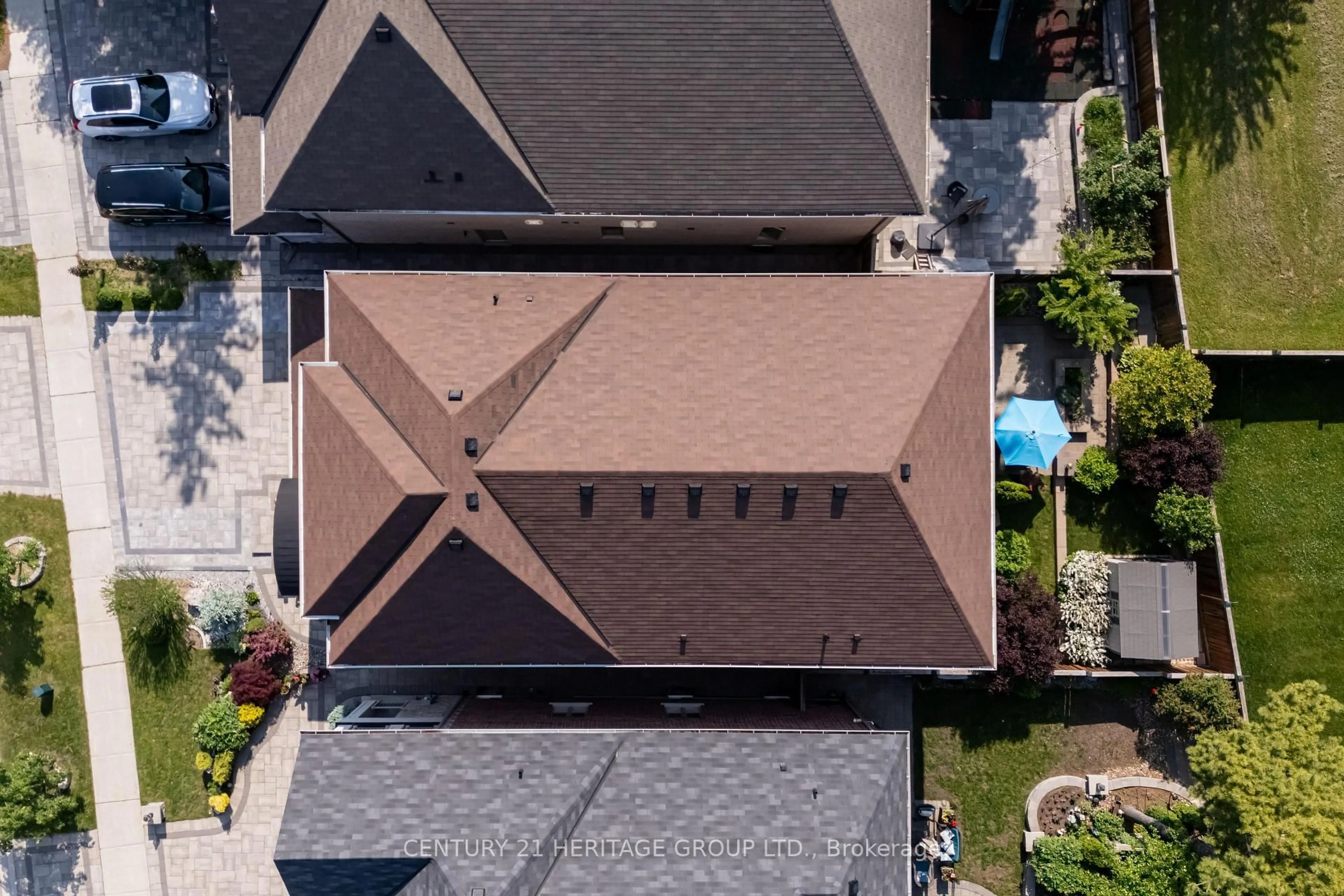 A pic from outside/outdoor area/front of a property/back of a property/a pic from drone, street for 80 Marbrook St, Richmond Hill Ontario L4C 0Y8