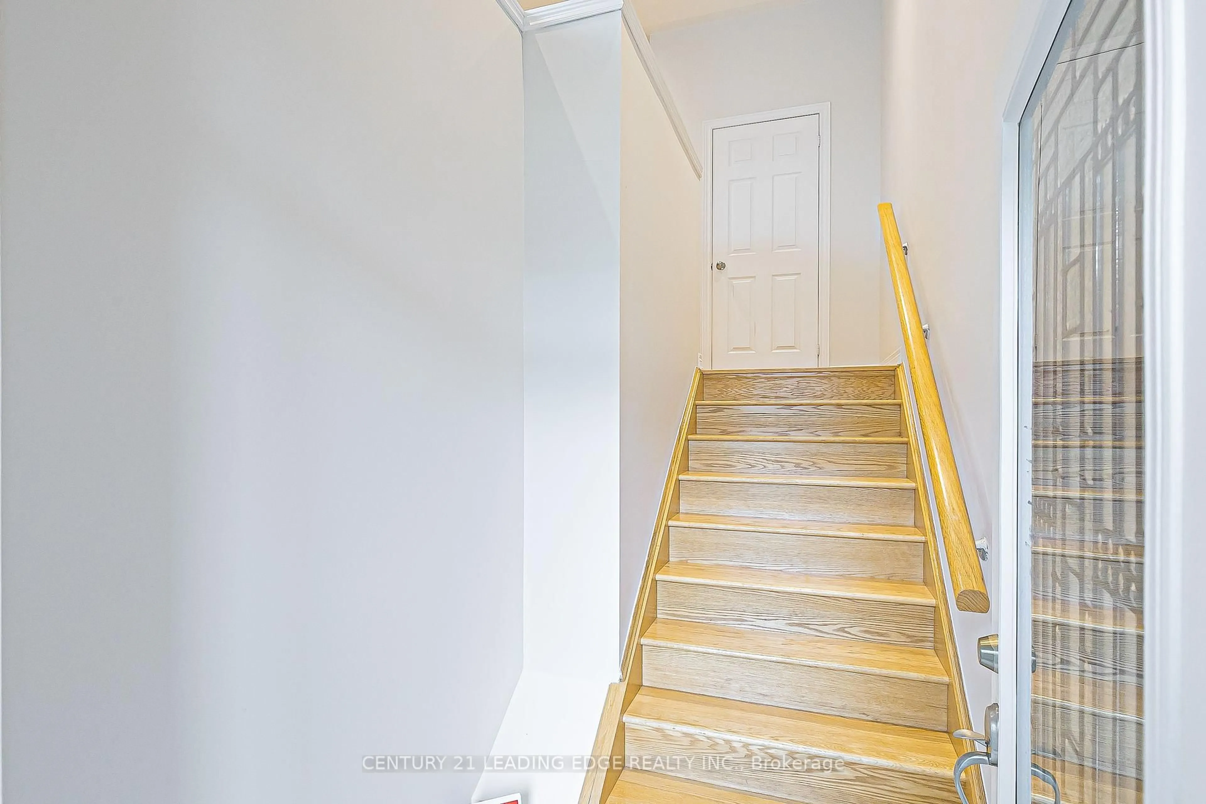 Stairs for 319 DELRAY Dr, Markham Ontario L6E 0P9