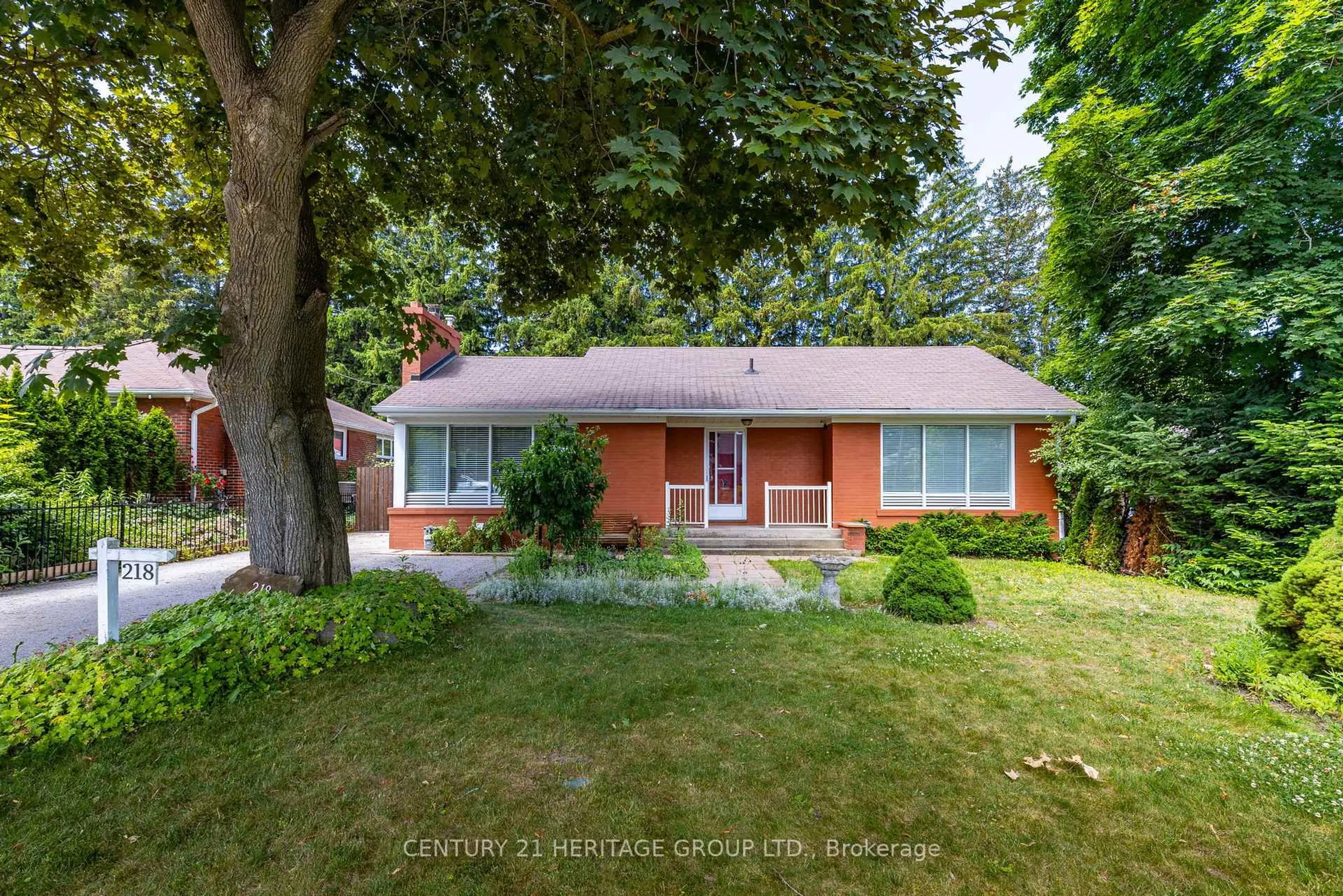 Home with brick exterior material, street for 218 Kathryn Cres, Newmarket Ontario L3Y 1M1