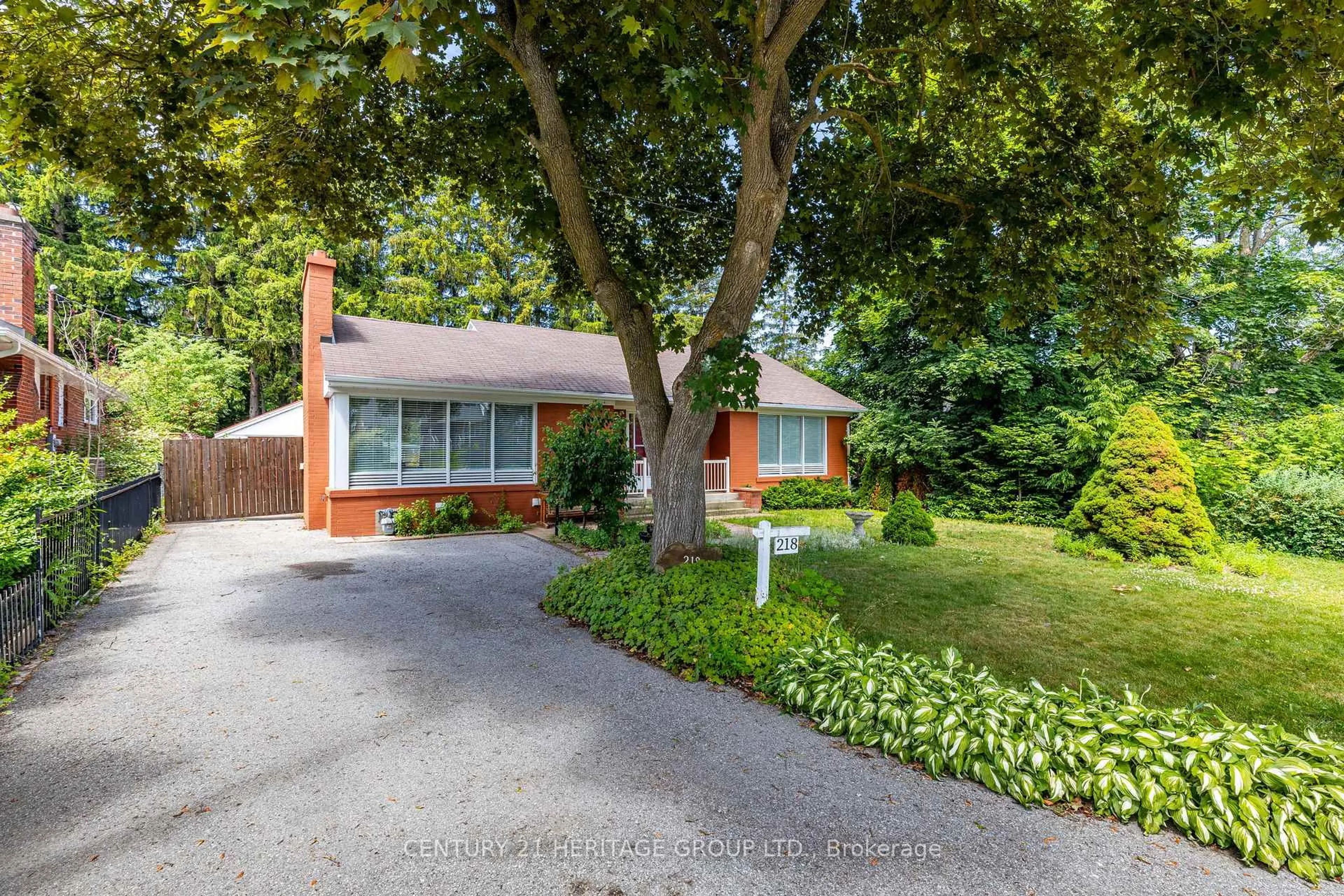 Home with brick exterior material, street for 218 Kathryn Cres, Newmarket Ontario L3Y 1M1