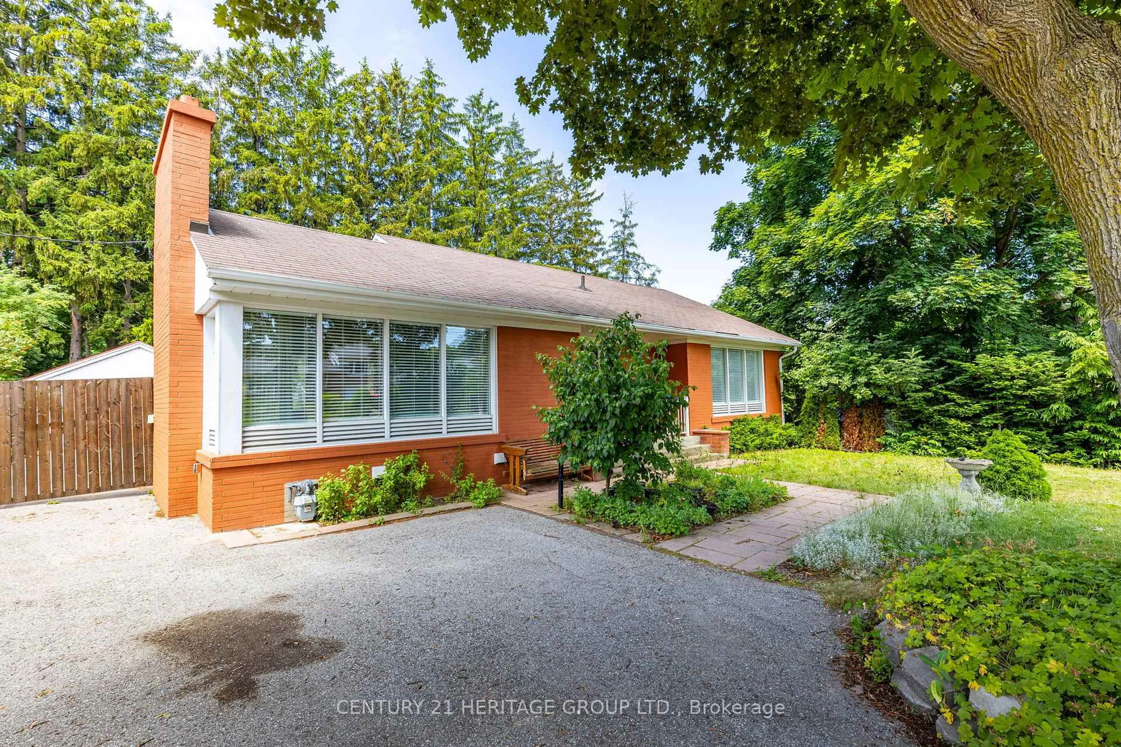 Home with brick exterior material, street for 218 Kathryn Cres, Newmarket Ontario L3Y 1M1