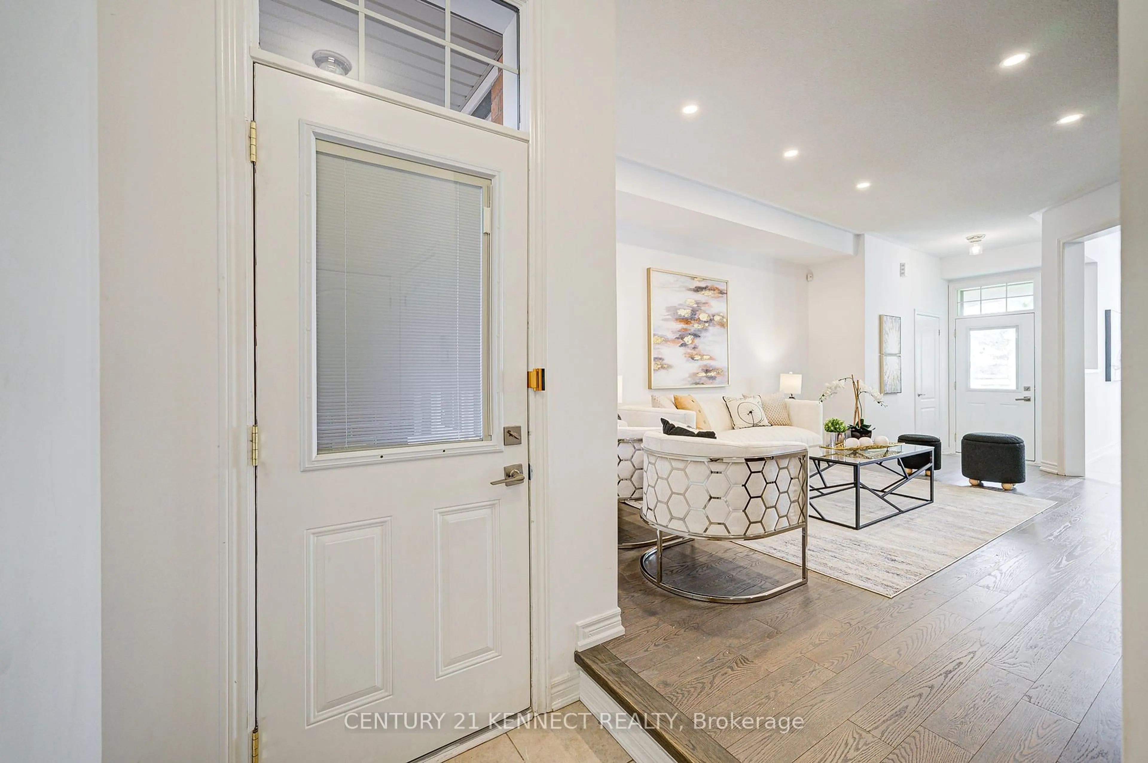 Indoor entryway for 10711 Woodbine Ave, Markham Ontario L6C 0H4
