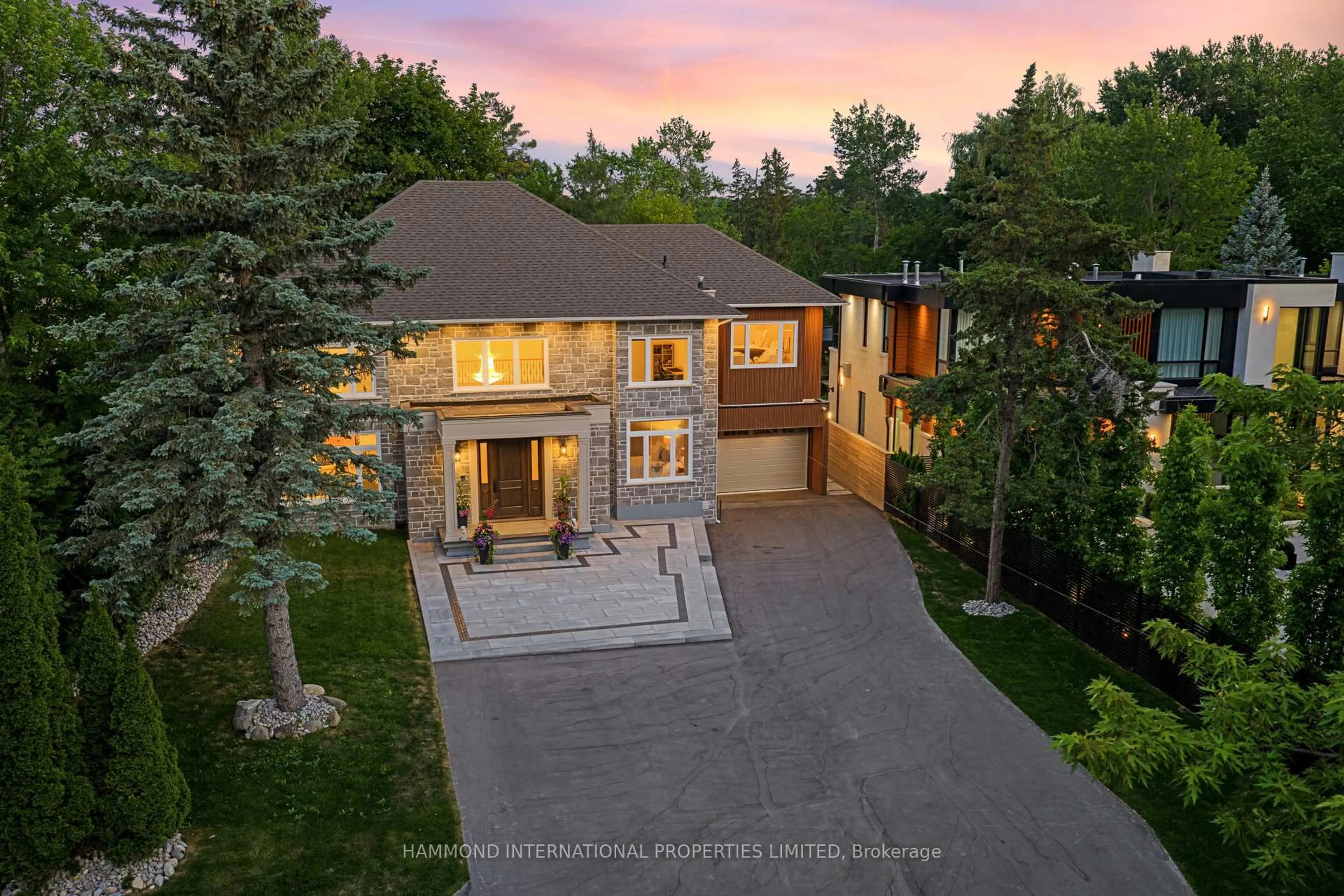 A pic from outside/outdoor area/front of a property/back of a property/a pic from drone, street for 117 Elgin St, Markham Ontario L3T 1W7
