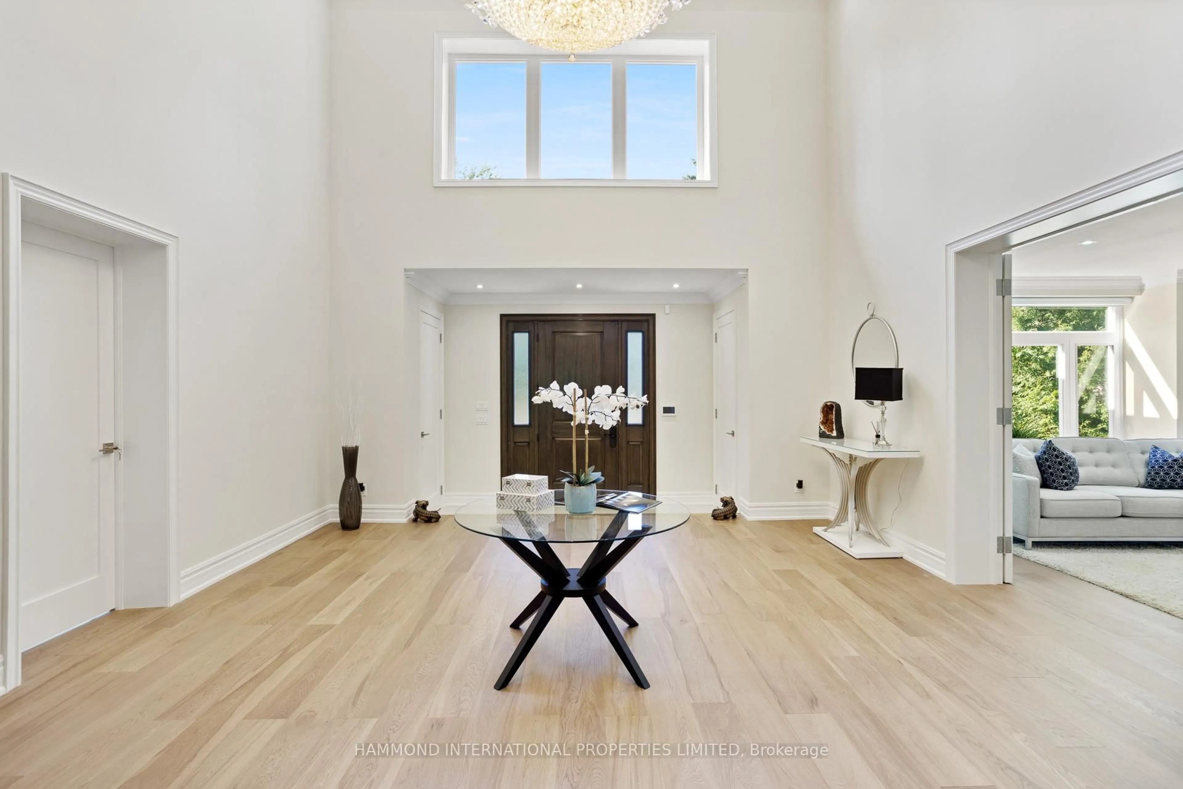 Indoor entryway for 117 Elgin St, Markham Ontario L3T 1W7