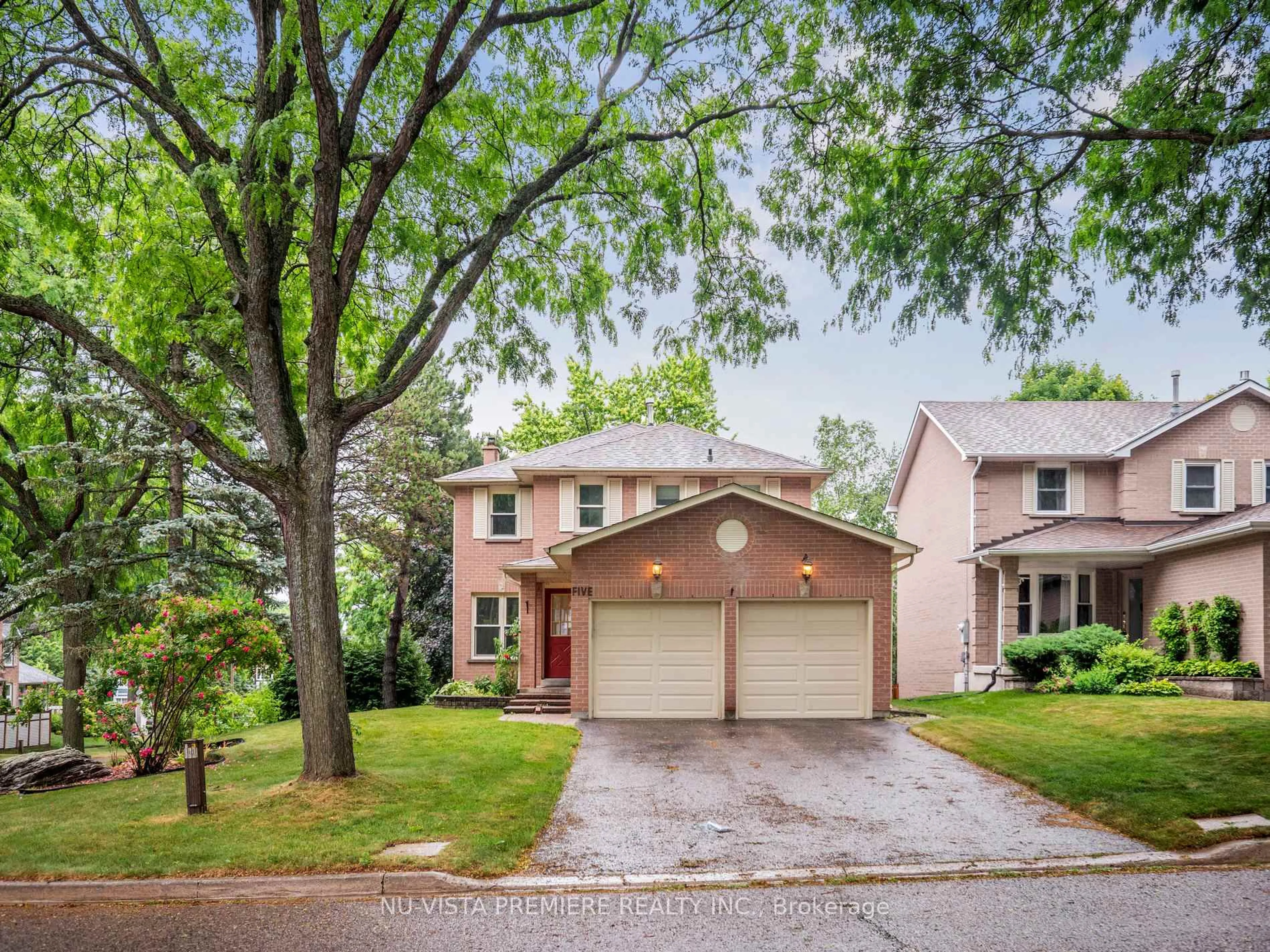 Home with brick exterior material, street for 5 Mendys Forest, Aurora Ontario L4G 5A4