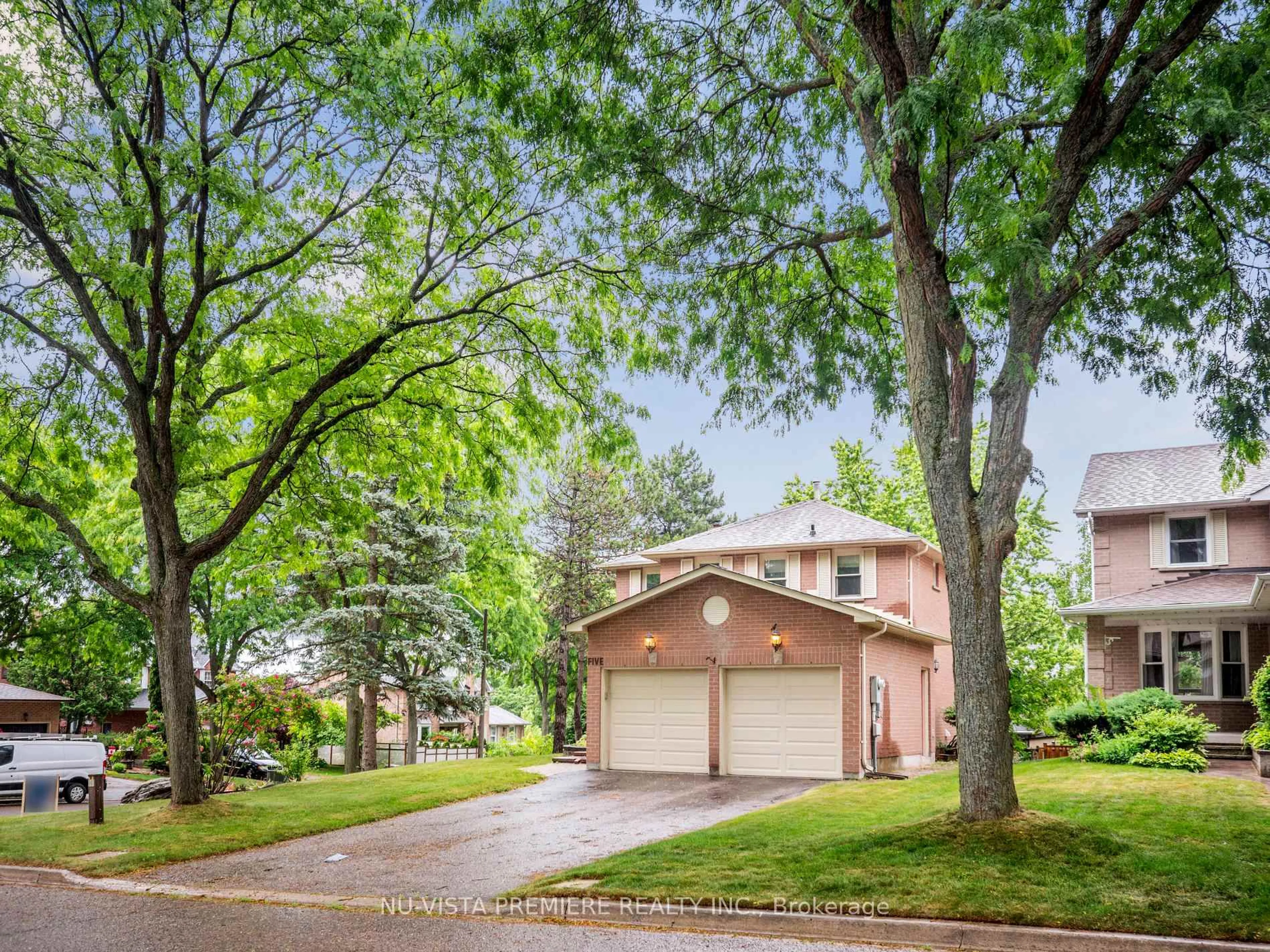Home with brick exterior material, street for 5 Mendys Forest, Aurora Ontario L4G 5A4