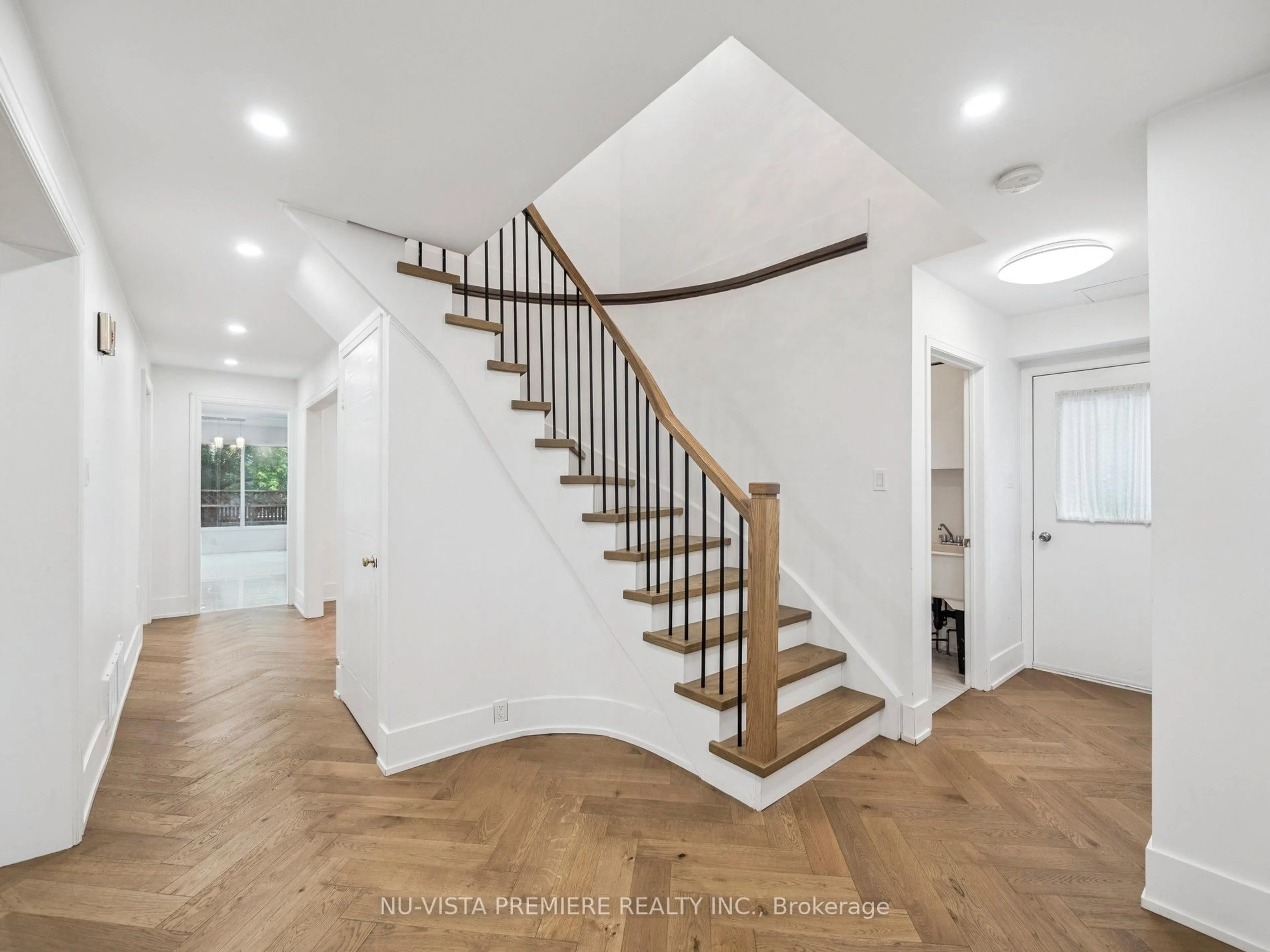 Stairs for 5 Mendys Forest, Aurora Ontario L4G 5A4