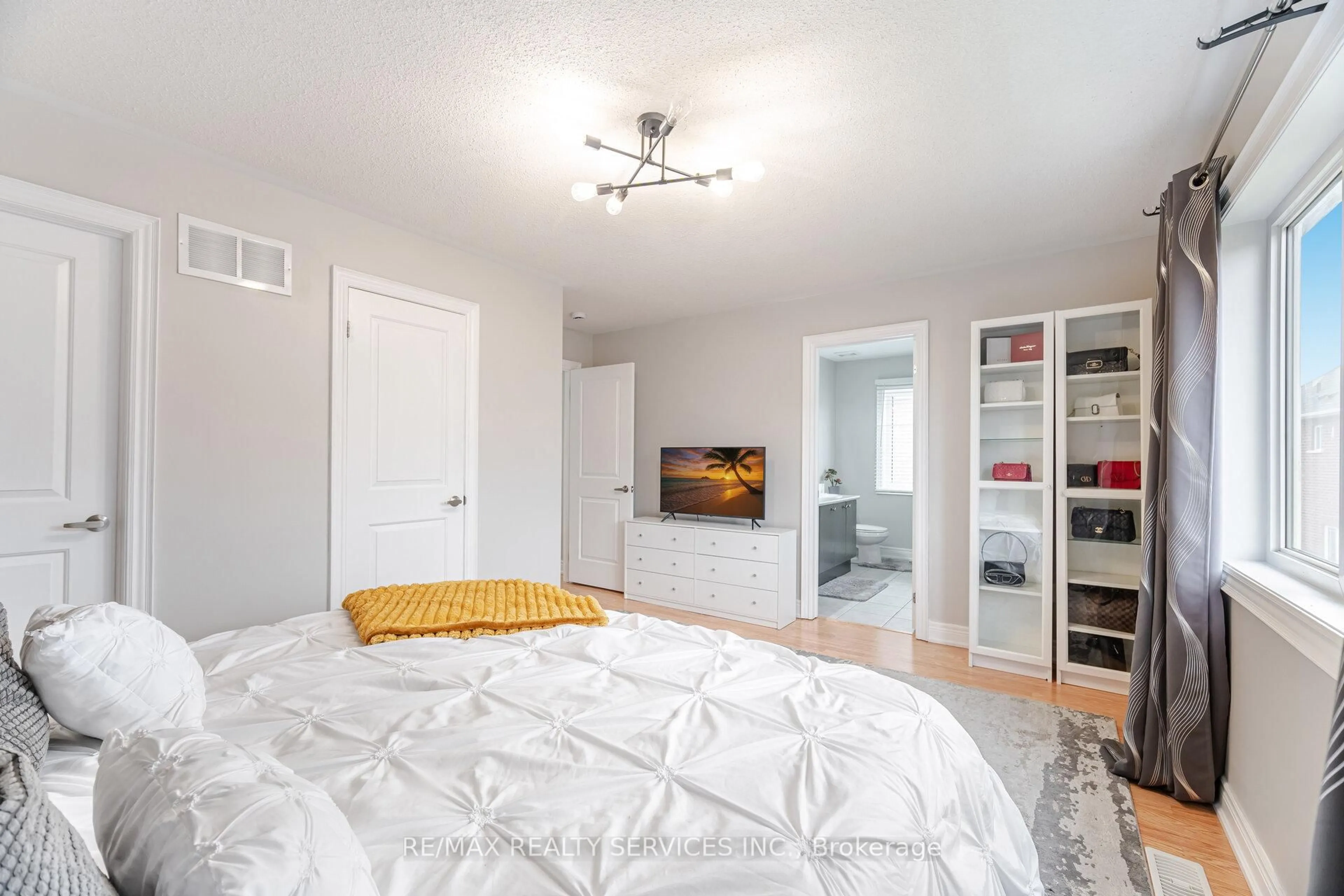 Bedroom with bed, unknown for 143 Joes Dales Dr, Georgina Ontario L4P 0G7
