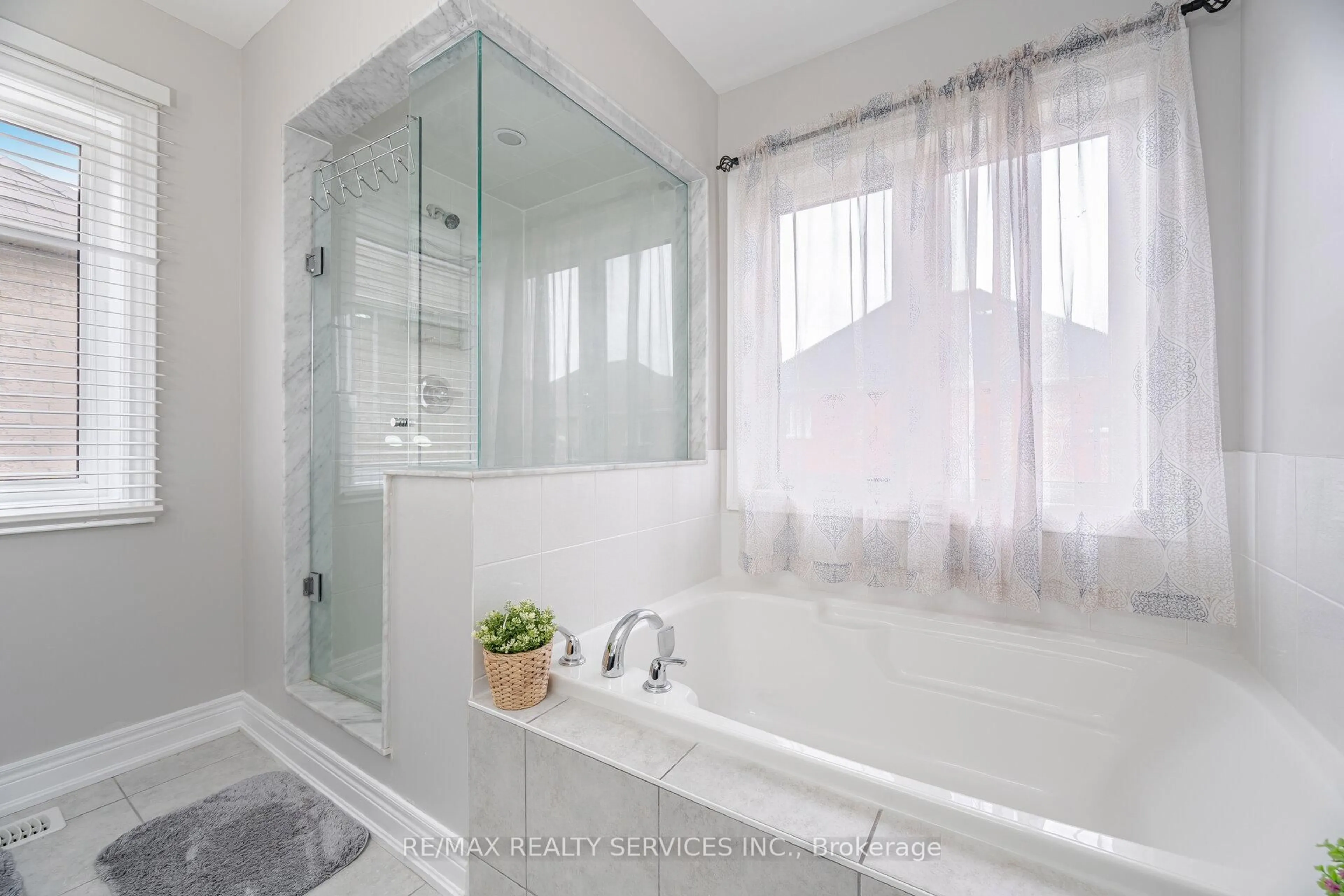 Contemporary bathroom, ceramic/tile floor for 143 Joes Dales Dr, Georgina Ontario L4P 0G7