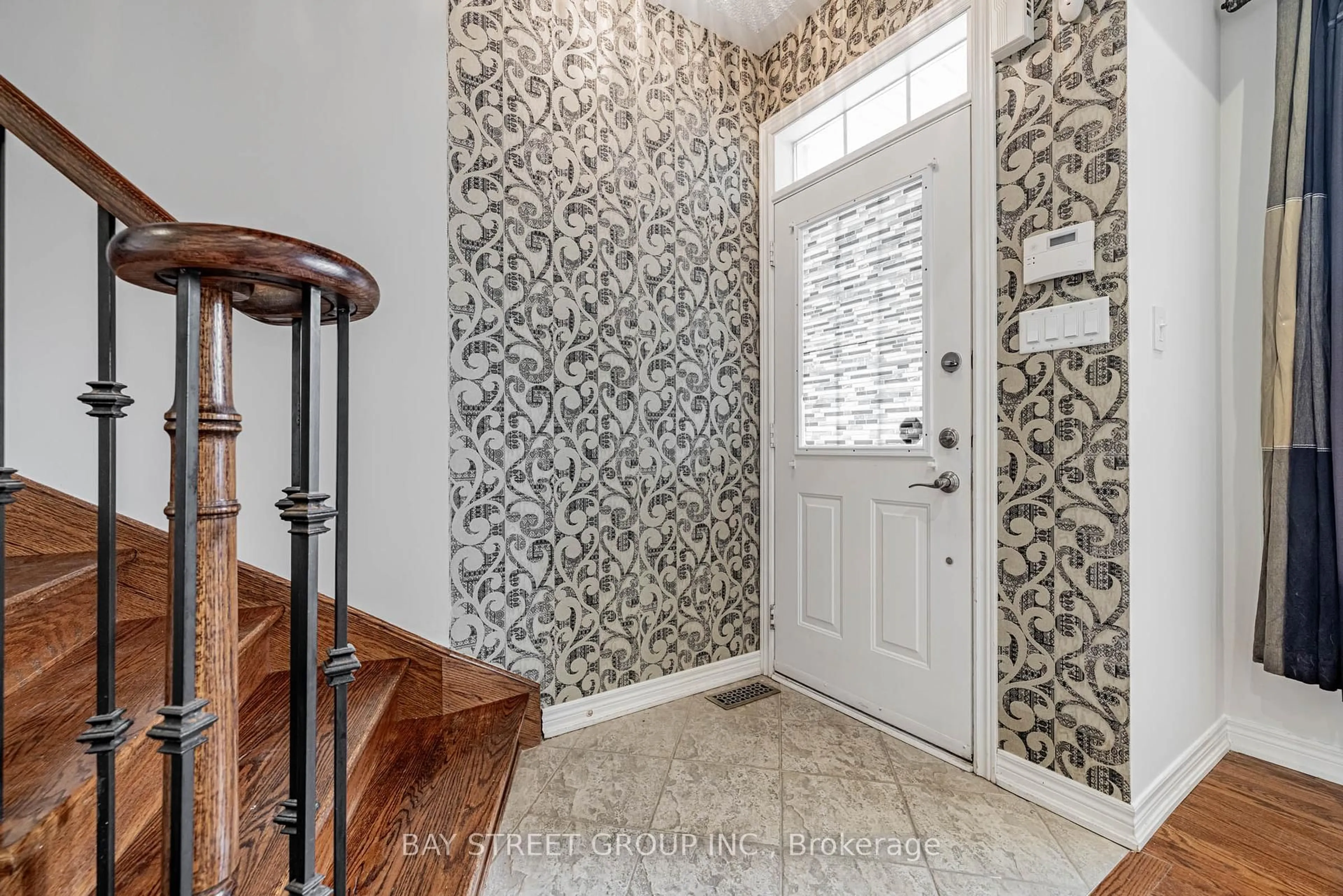 Indoor entryway for 22 Windrow St, Richmond Hill Ontario L4E 0C1