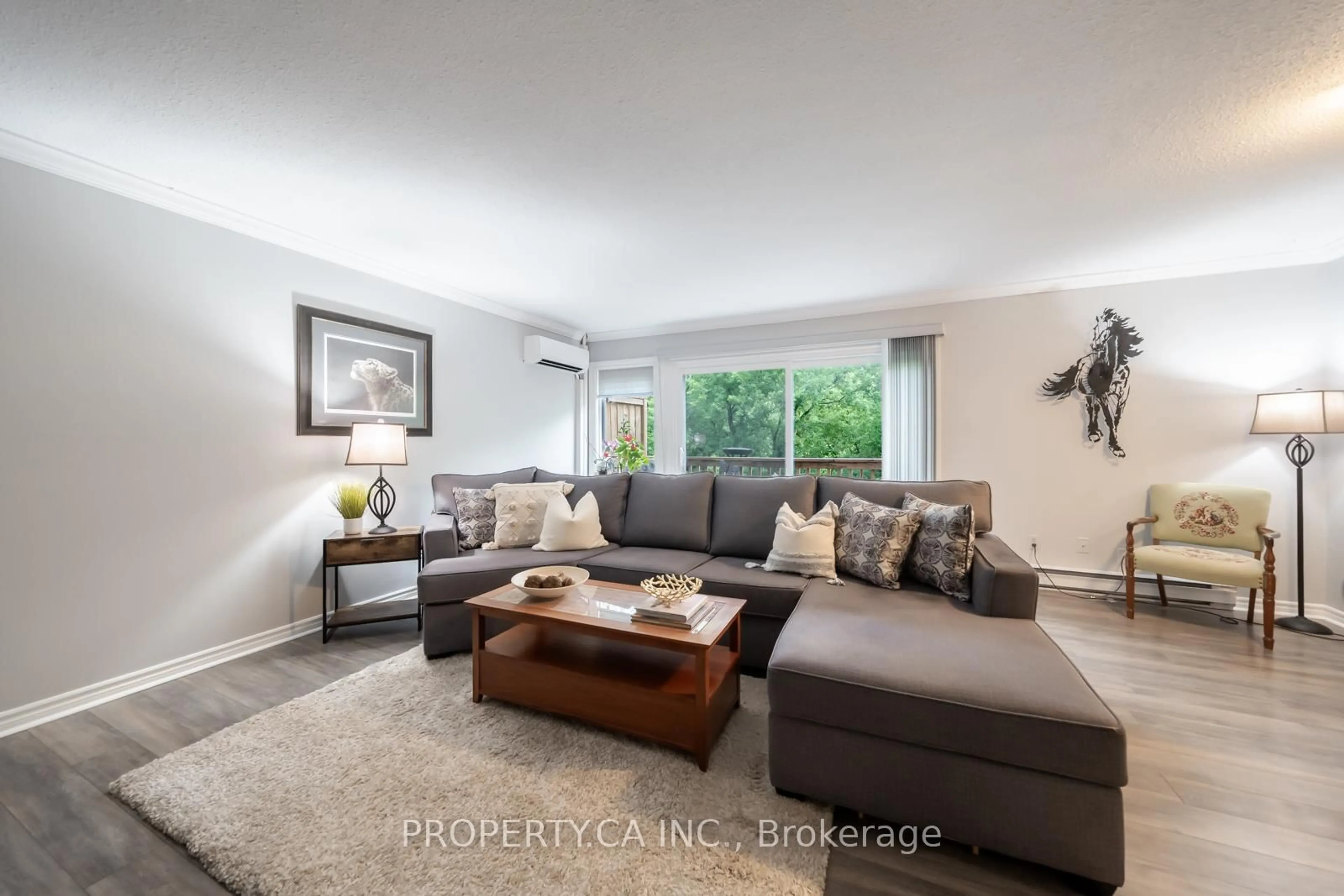 Living room with furniture, unknown for 325 Milestone Cres, Aurora Ontario L4G 3M2
