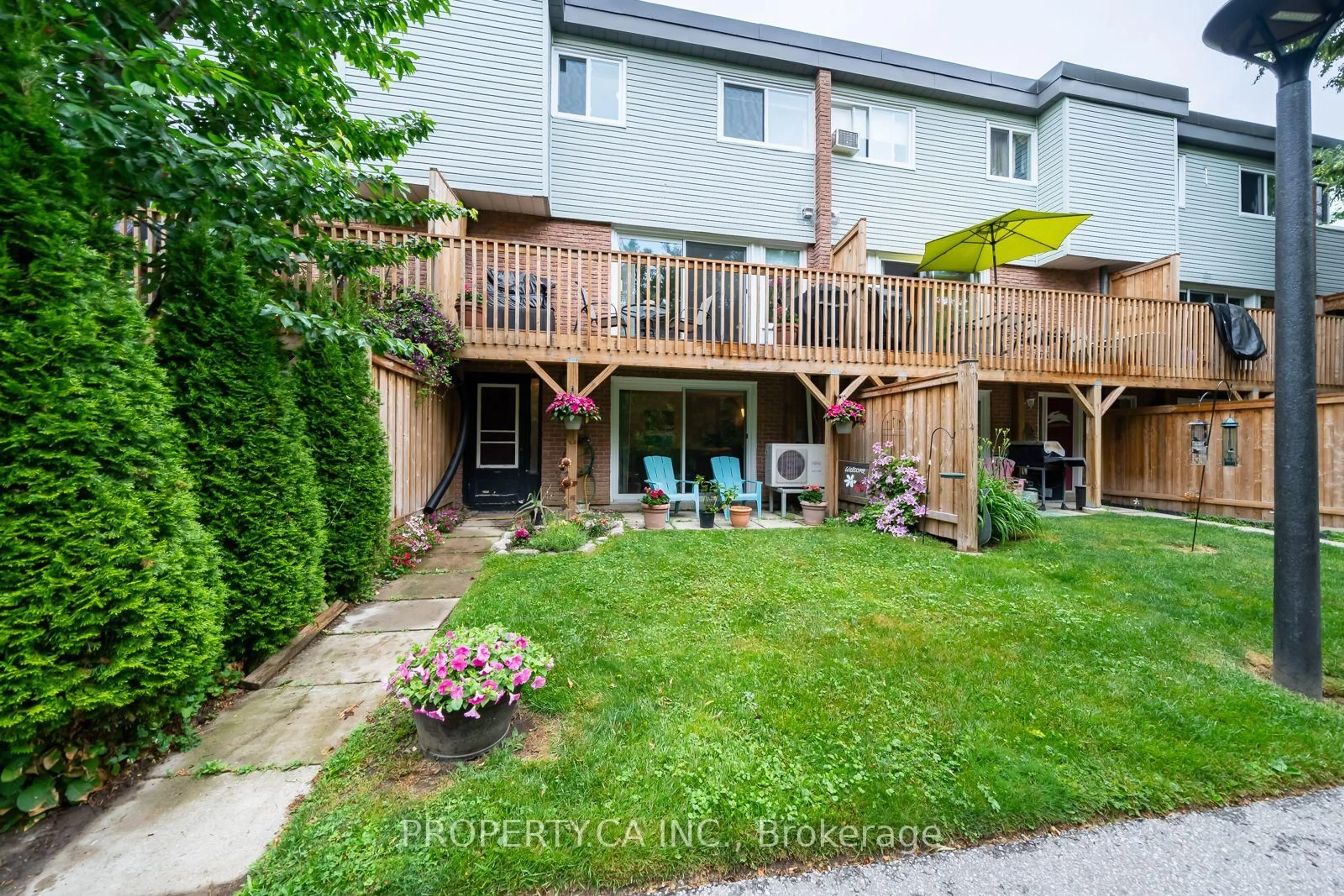 Patio, street for 325 Milestone Cres, Aurora Ontario L4G 3M2