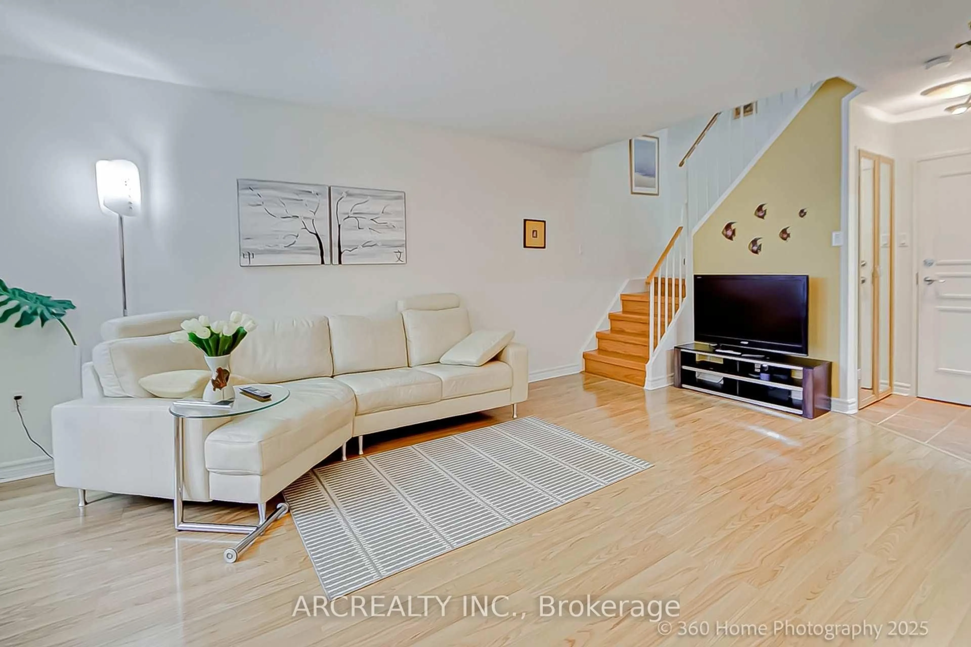 Living room with furniture, unknown for 16 B Elgin St #165, Markham Ontario L3T 4T4