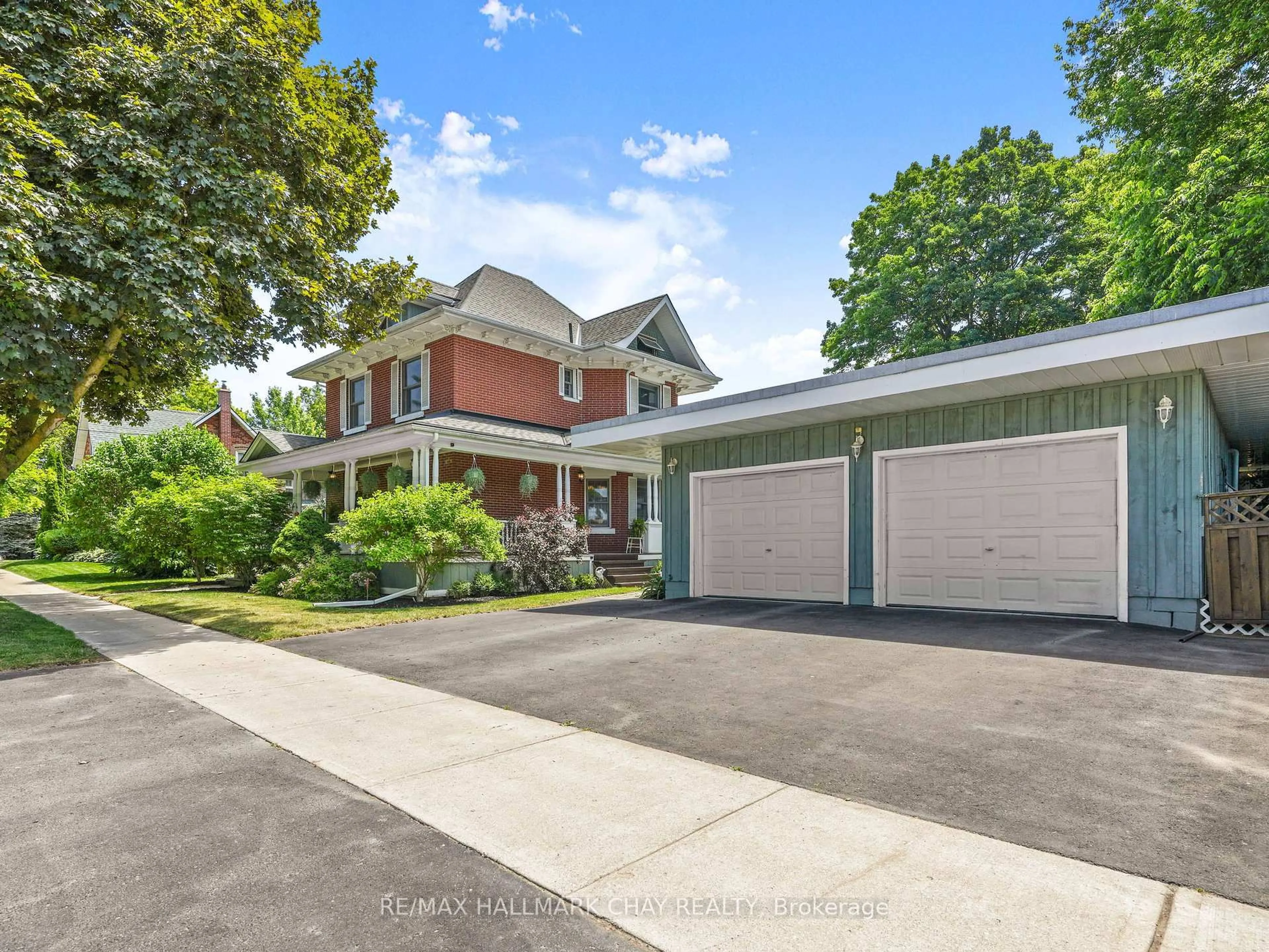 A pic from outside/outdoor area/front of a property/back of a property/a pic from drone, street for 5 Greenaway St, New Tecumseth Ontario L0G 1W0