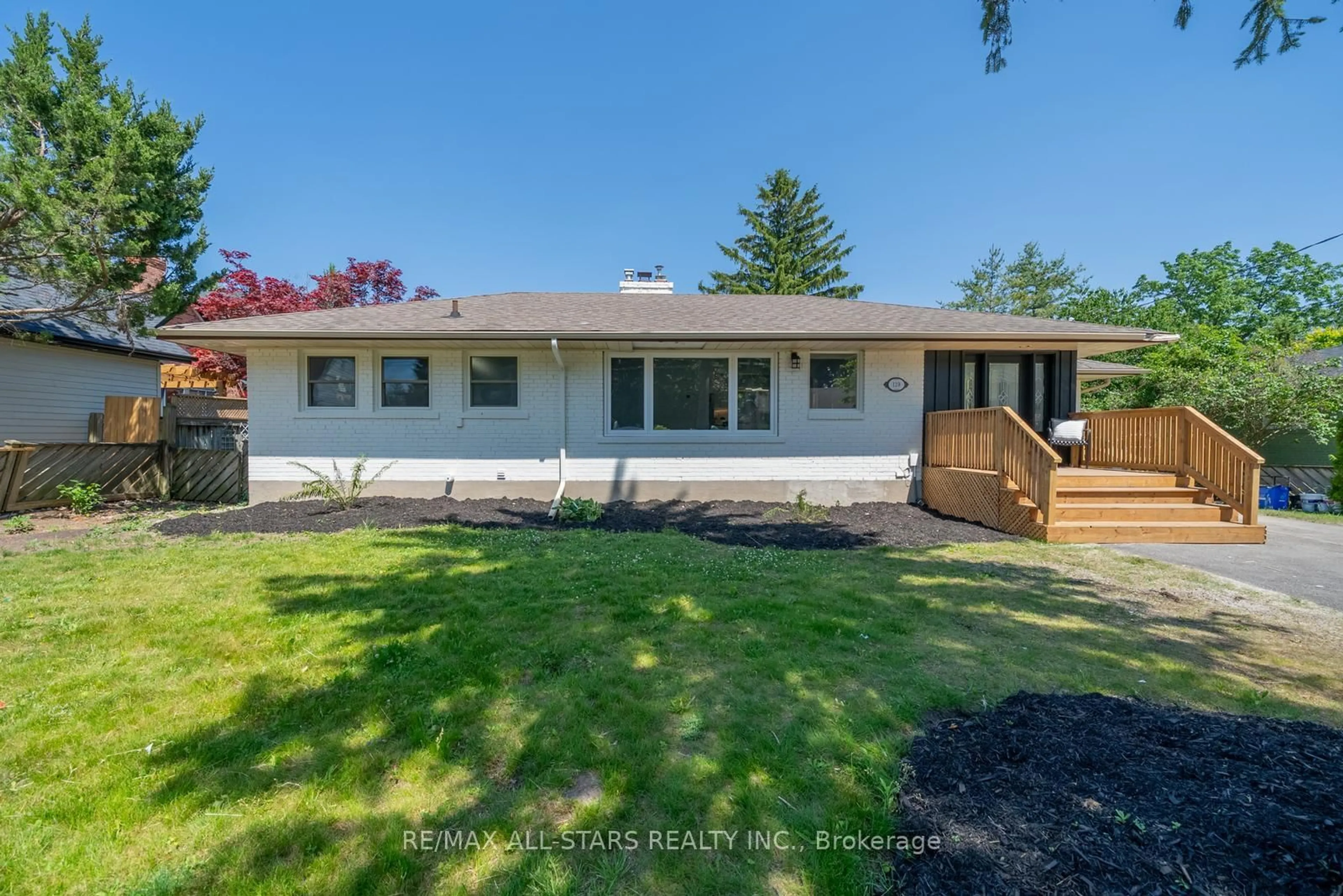 Home with vinyl exterior material, unknown for 119 Albert St, Whitchurch-Stouffville Ontario L4A 1B2
