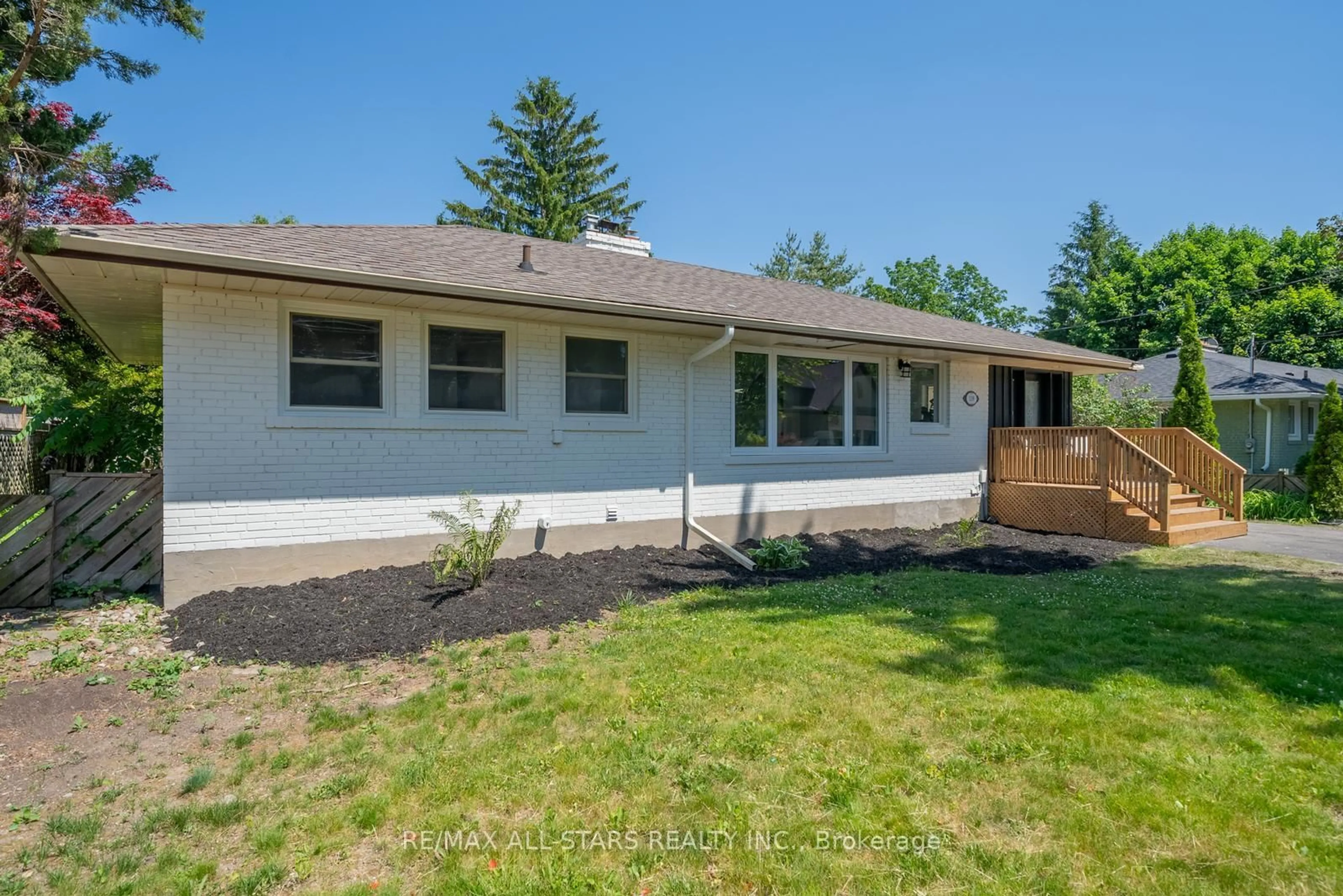 Home with vinyl exterior material, unknown for 119 Albert St, Whitchurch-Stouffville Ontario L4A 1B2