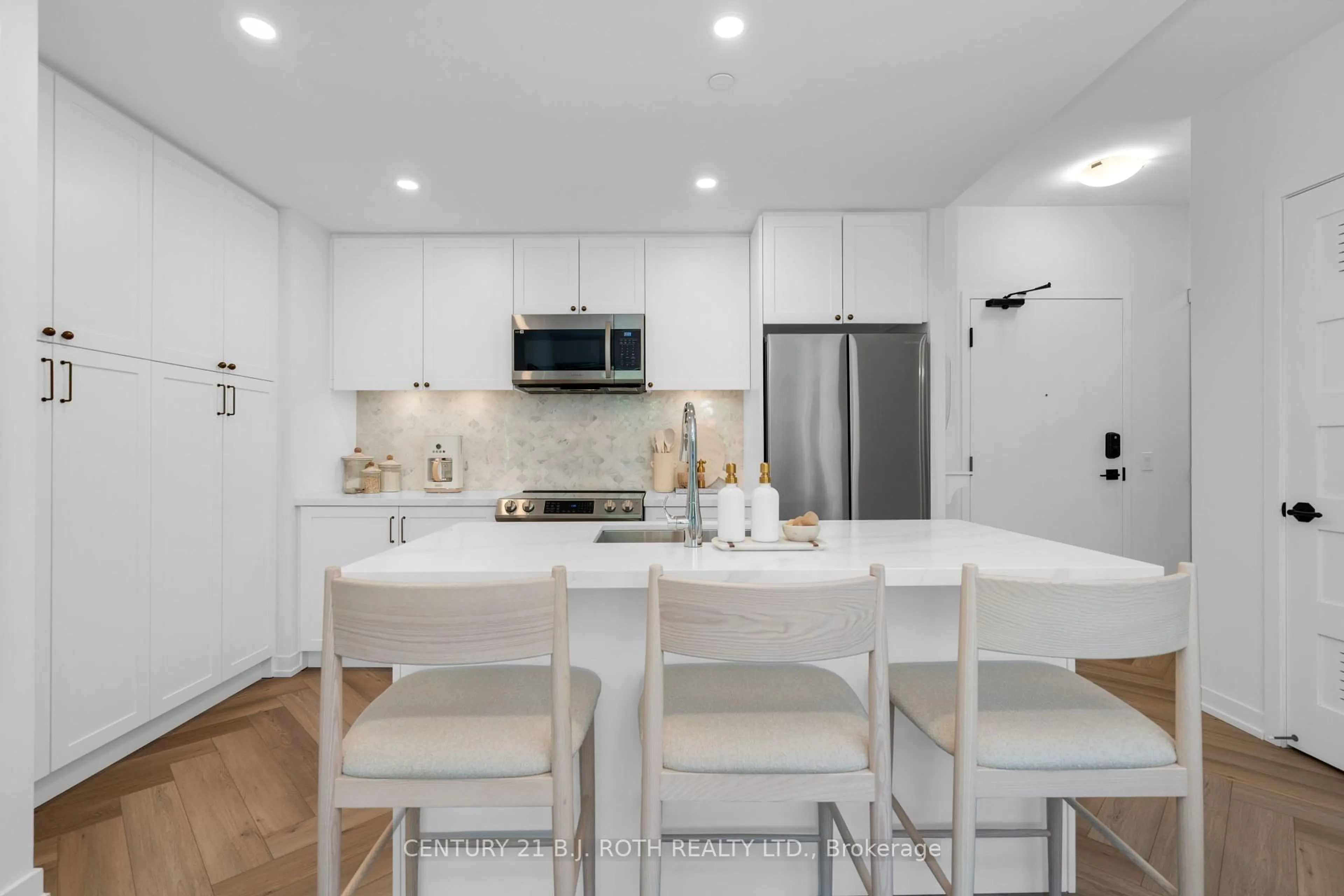 Open concept kitchen, ceramic/tile floor for 415 Sea Ray Ave #247, Innisfil Ontario L9S 0R5