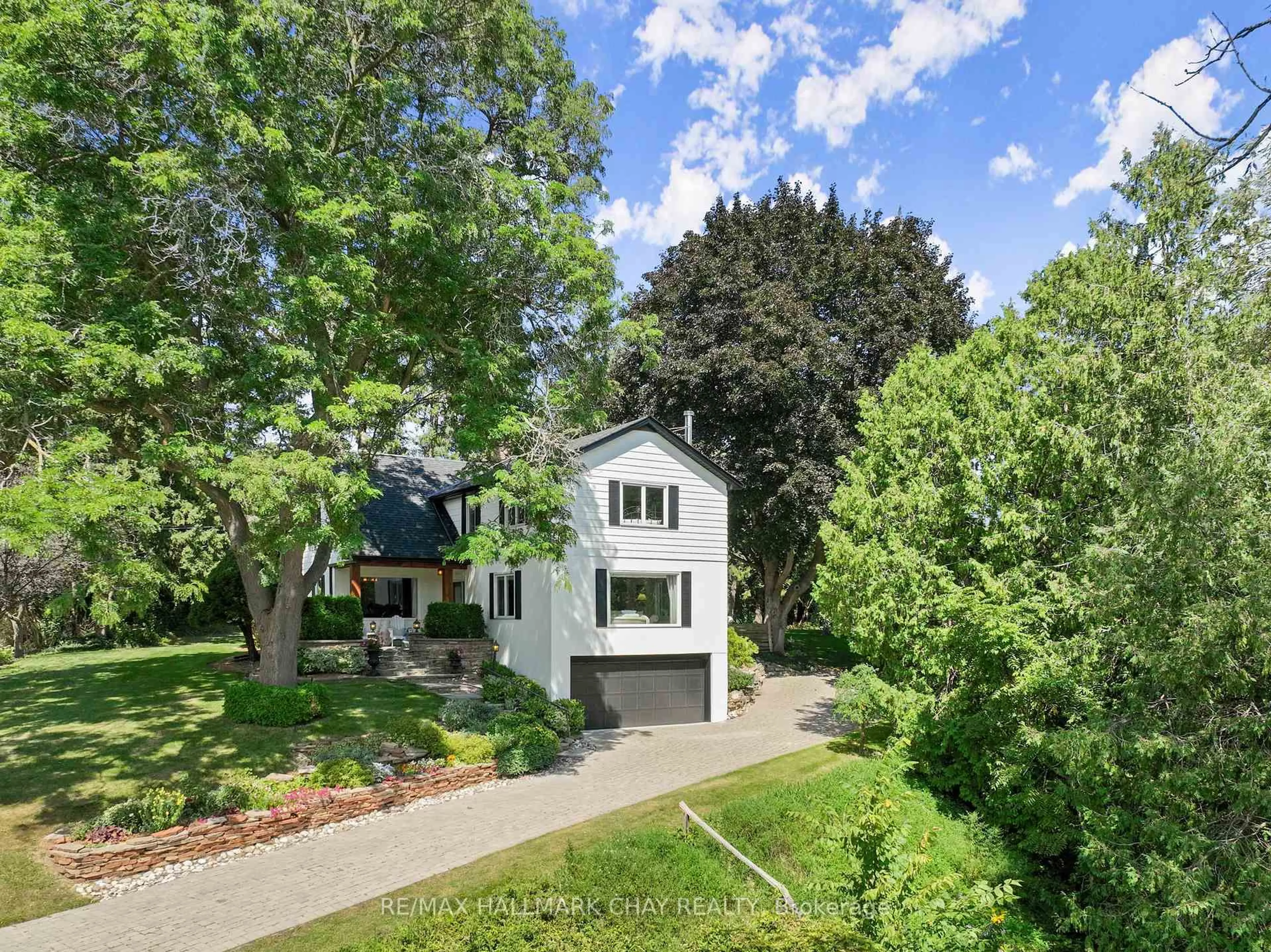 A pic from outside/outdoor area/front of a property/back of a property/a pic from drone, street for 5053 Boyne St, New Tecumseth Ontario L9R 1V2