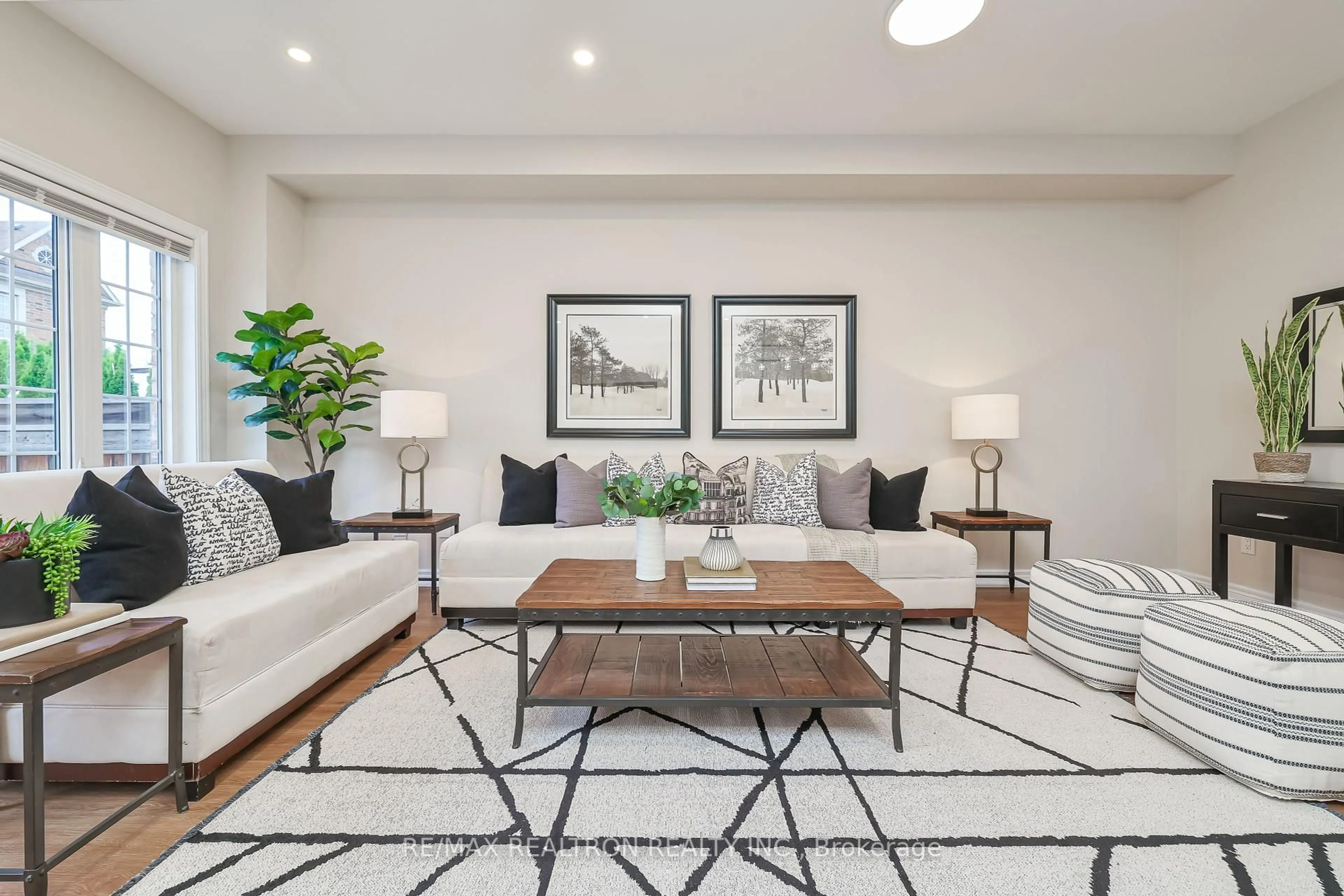 Living room with furniture, unknown for 138 Southdown Ave, Vaughan Ontario L6A 4N7