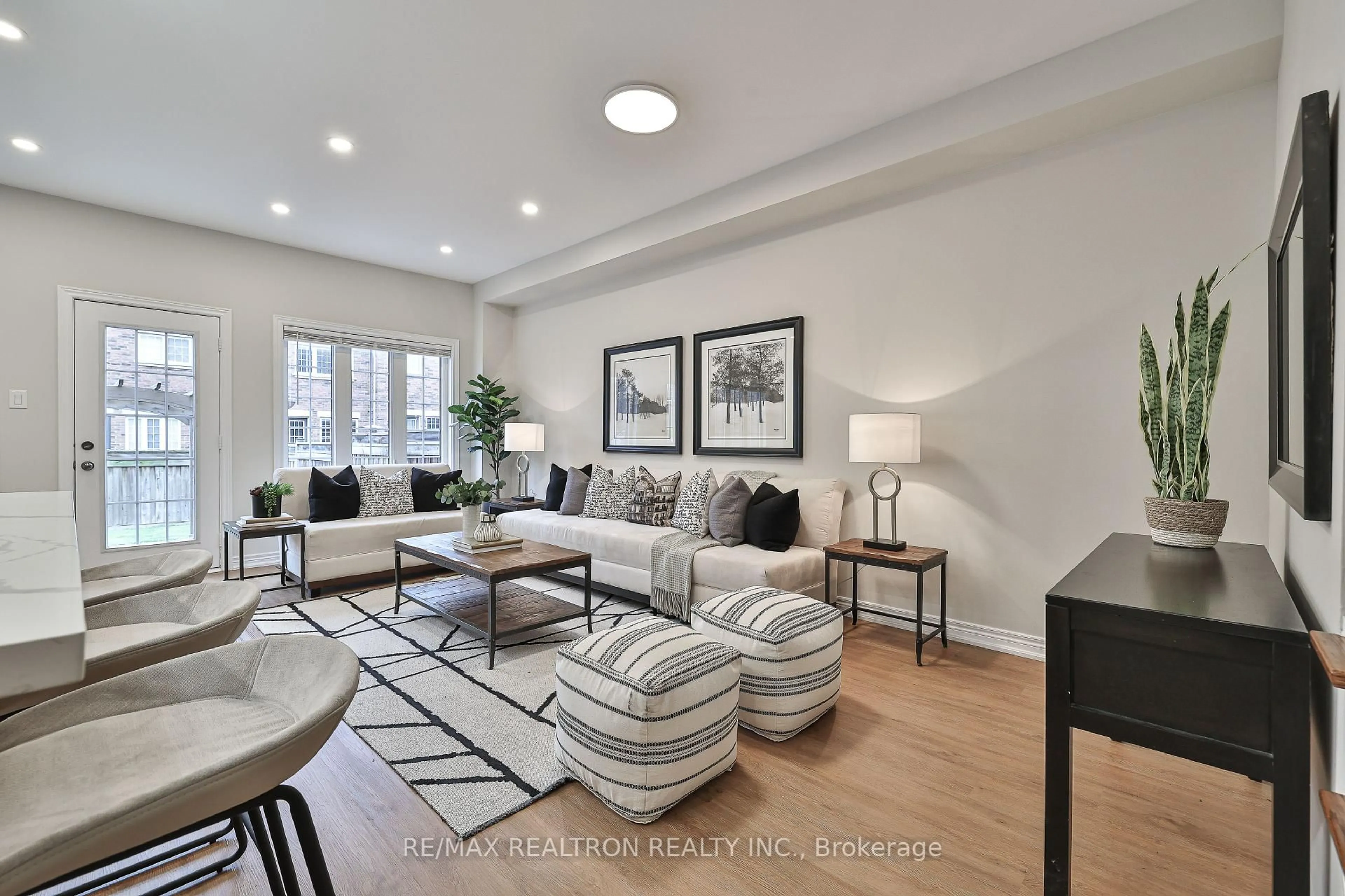 Living room with furniture, unknown for 138 Southdown Ave, Vaughan Ontario L6A 4N7